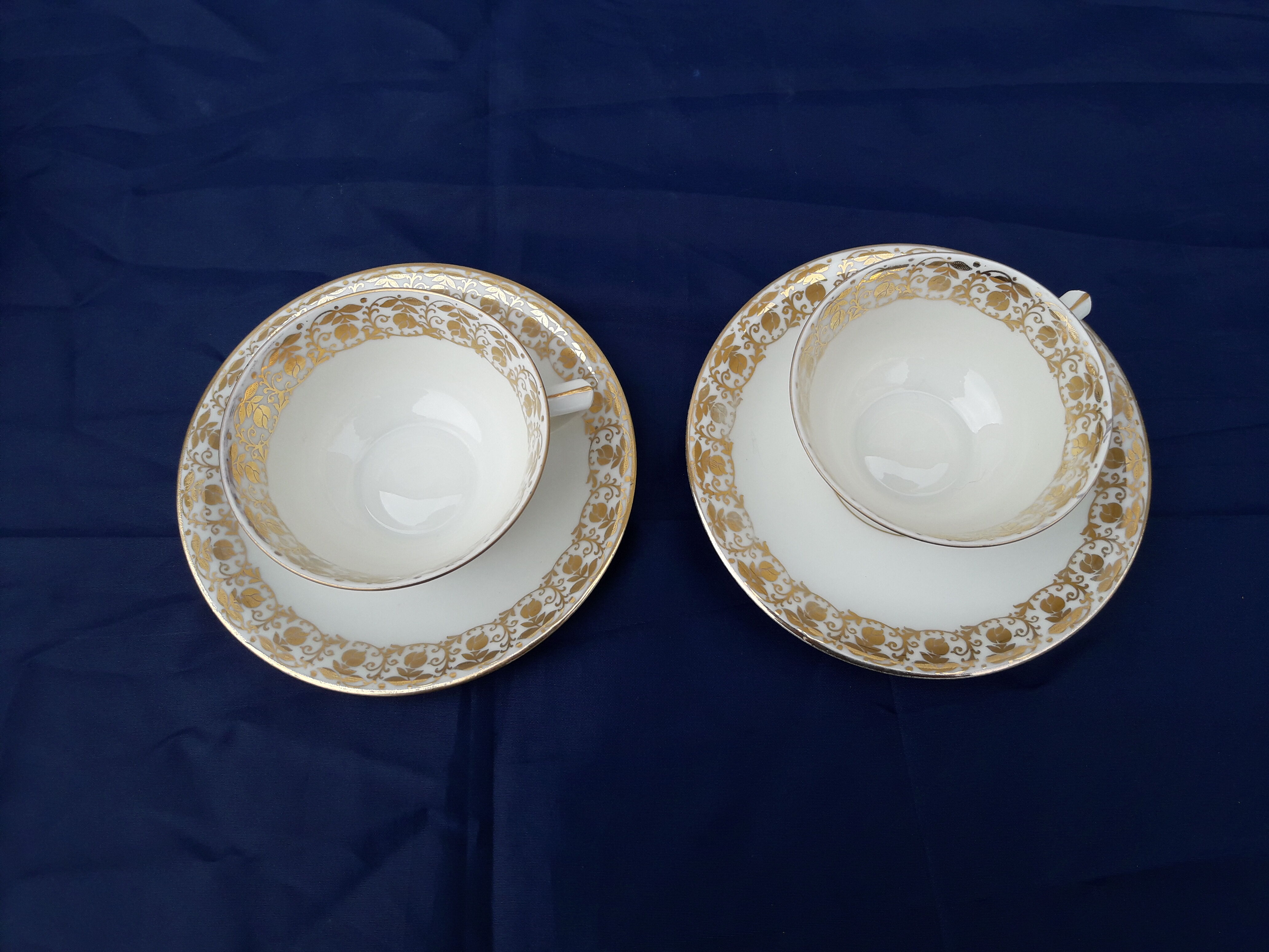 Set de 2 tasses avec soucoupes en pâte et émail de Limoges Mehun M et S