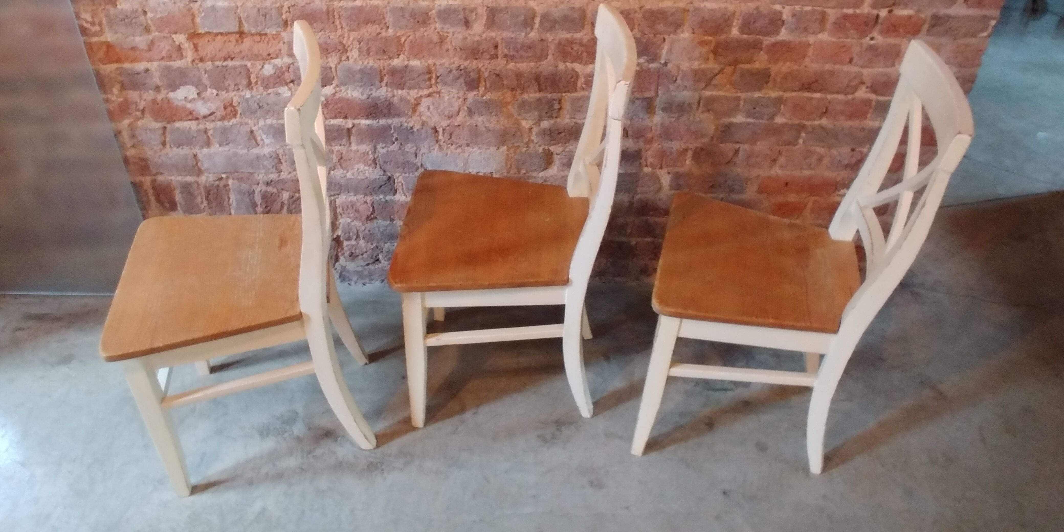 Set of 3 country chairs
