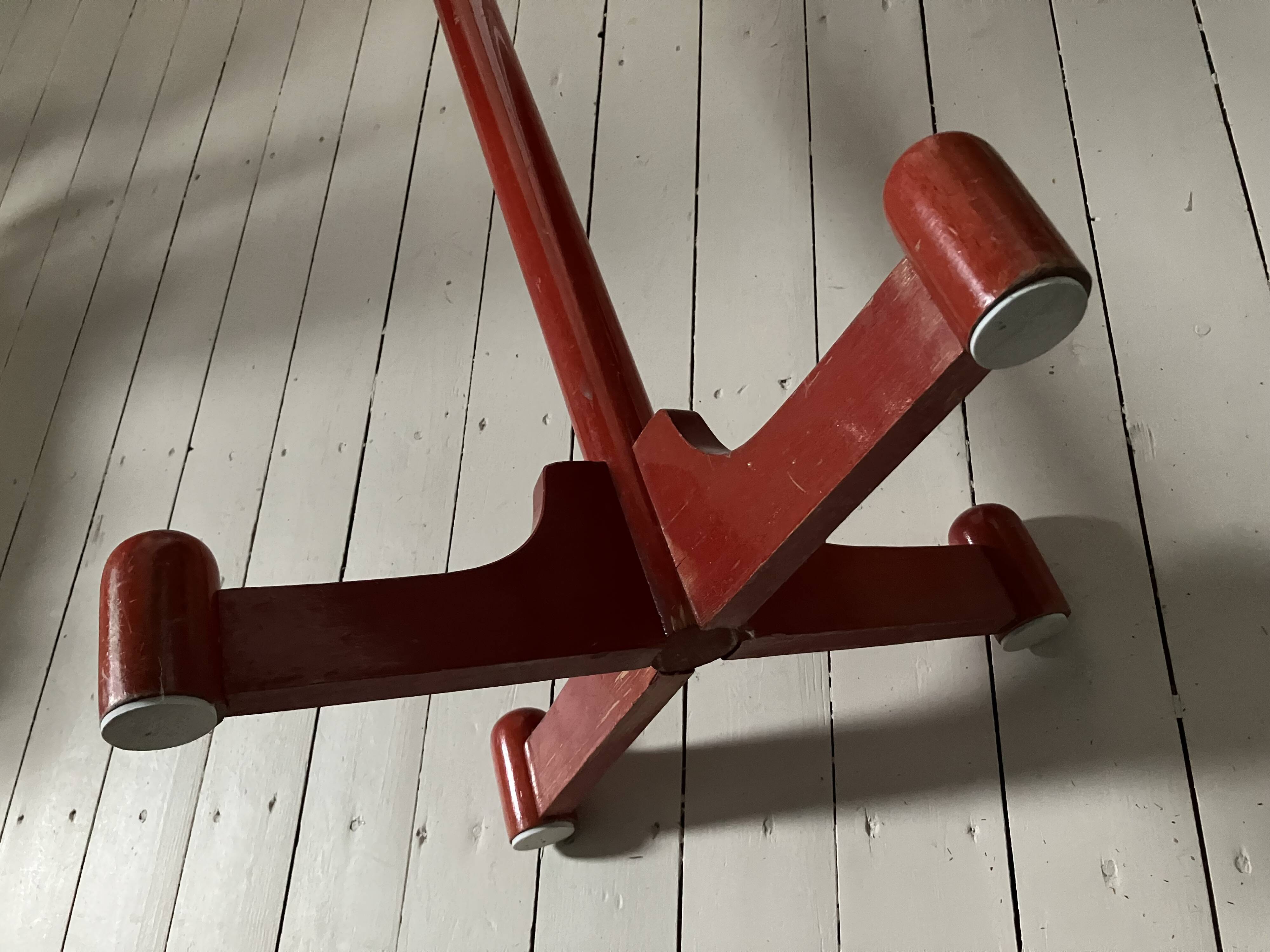 Porte manteau rouge vintage années 80