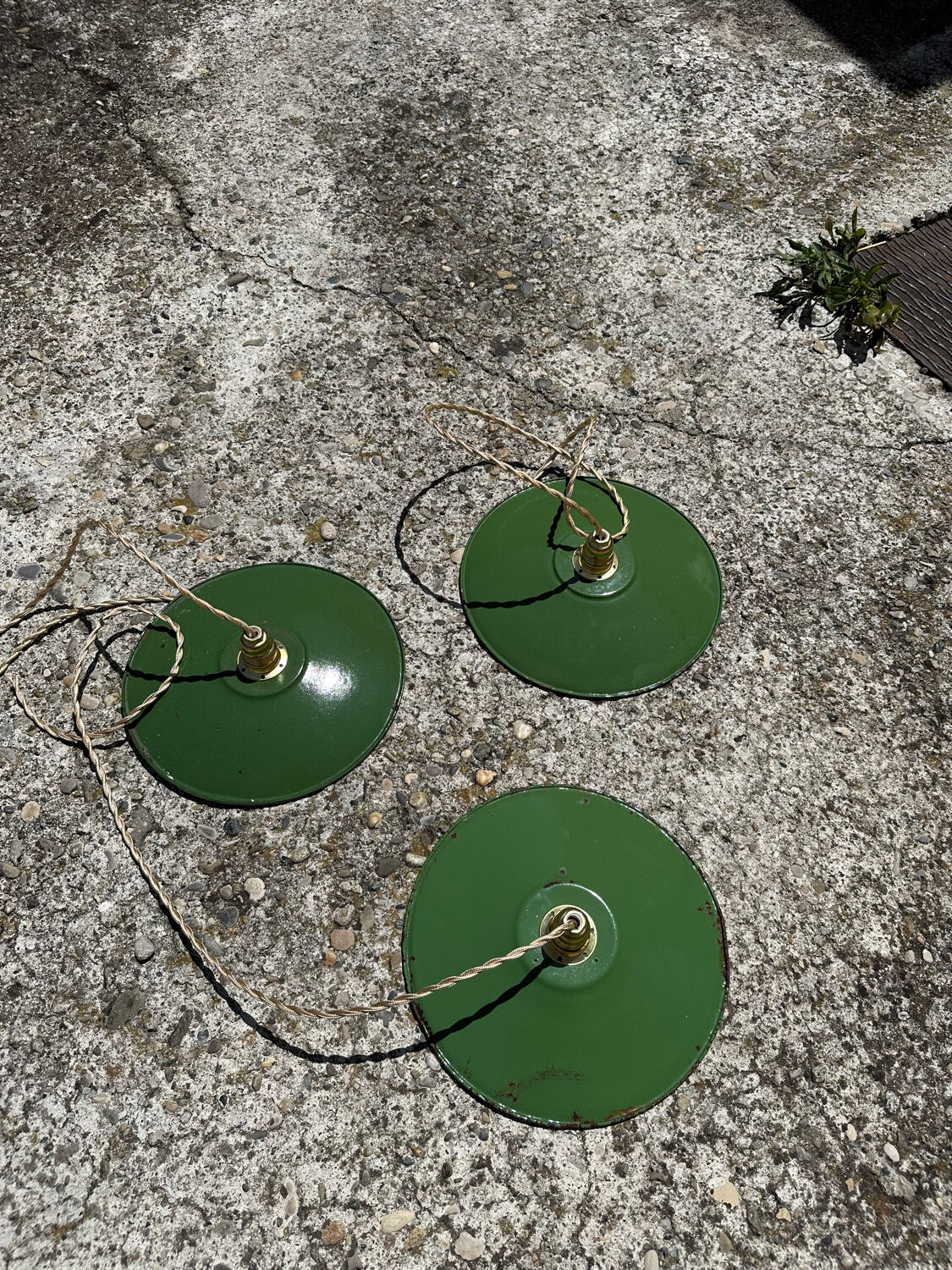 Trio of vintage suspension in green and white enamelled sheet metal indus old farm