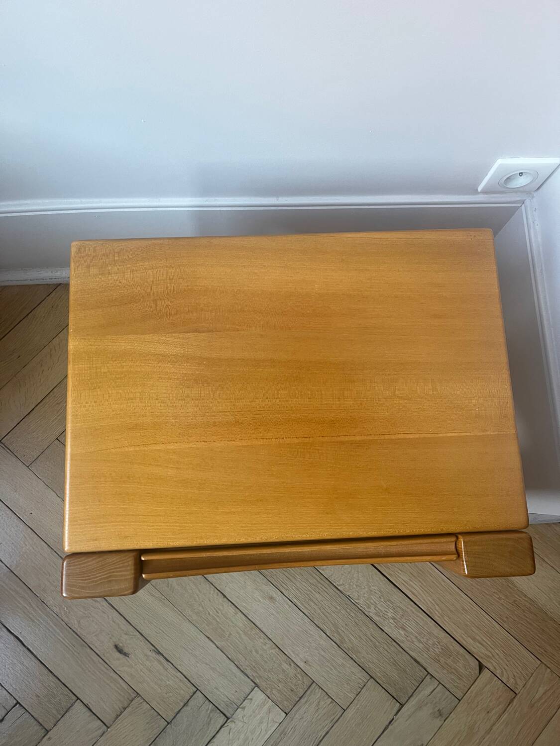 Elm bedside table in the Maison Regain style.