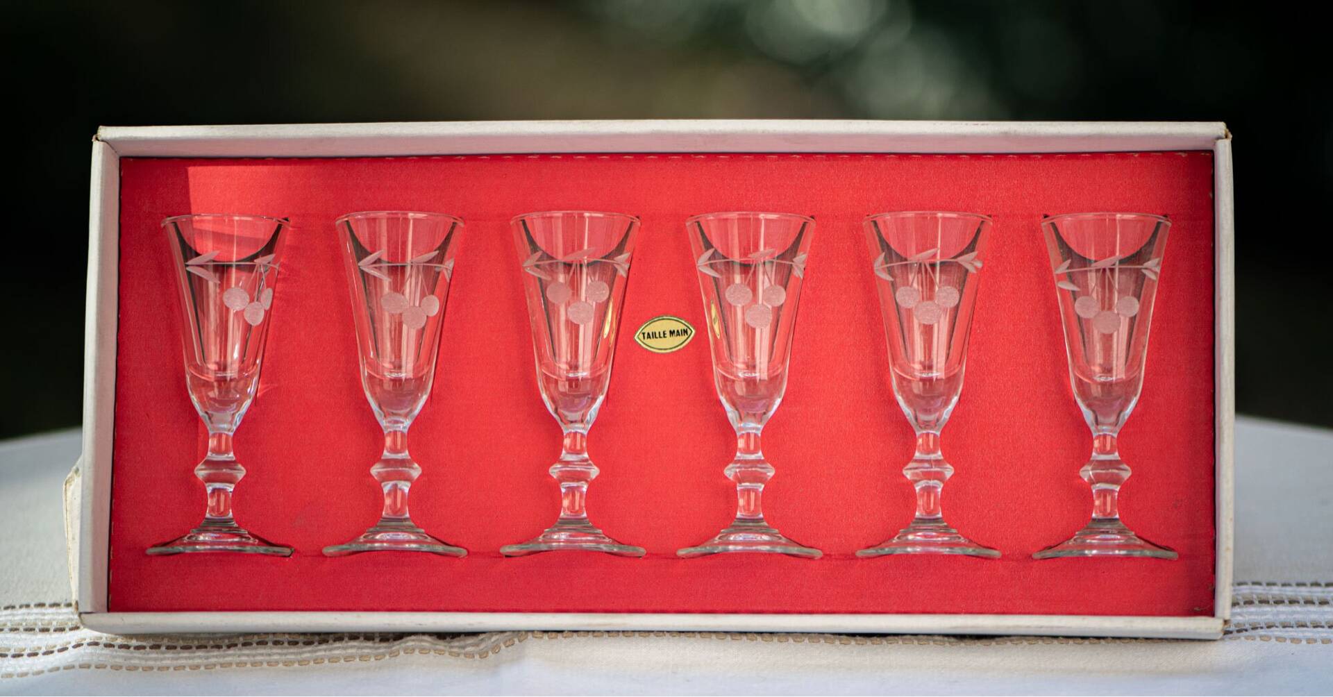 6 vintage 60's liqueur glasses in their original box.