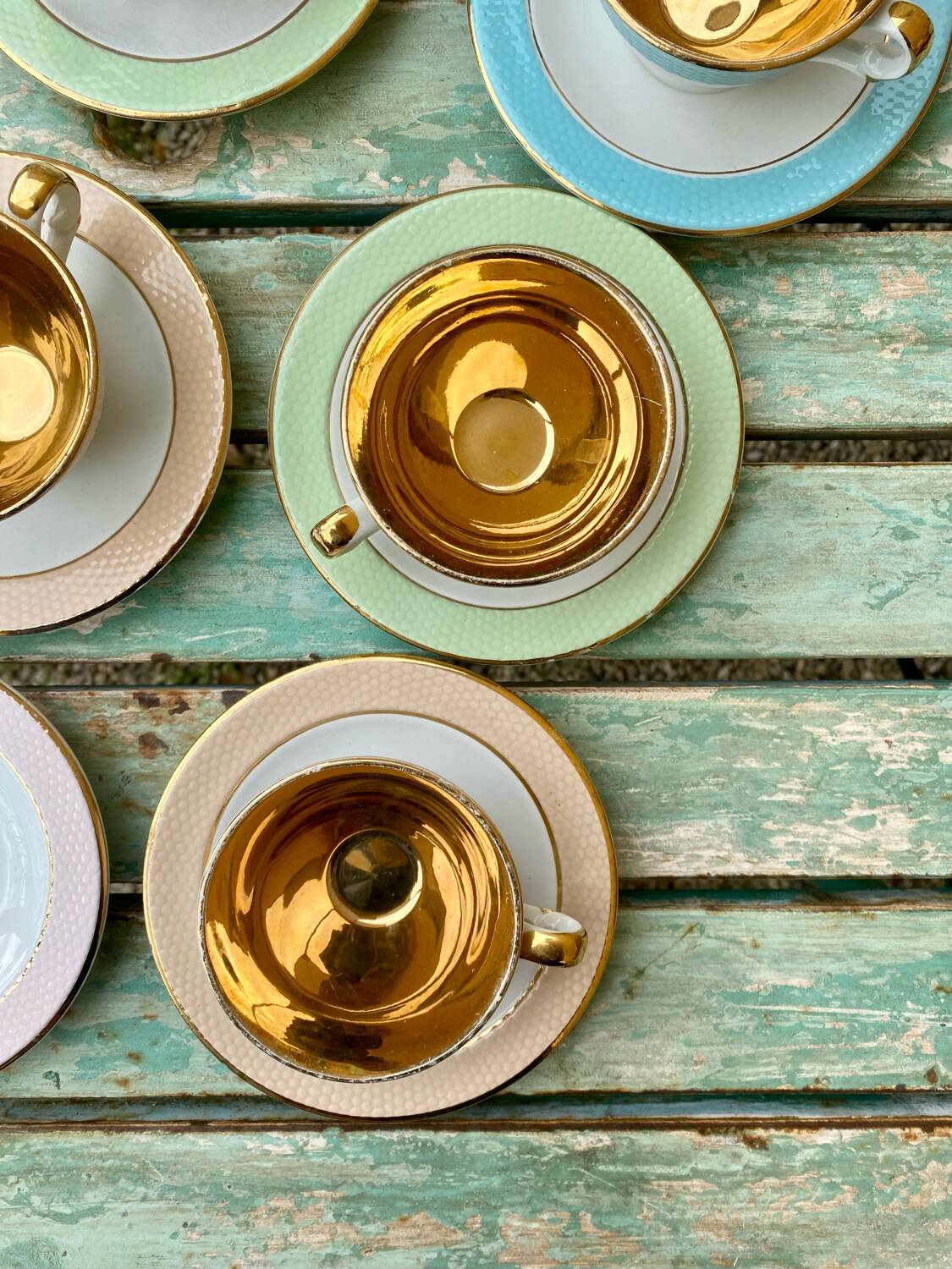 L'Amandinoise colored cup set