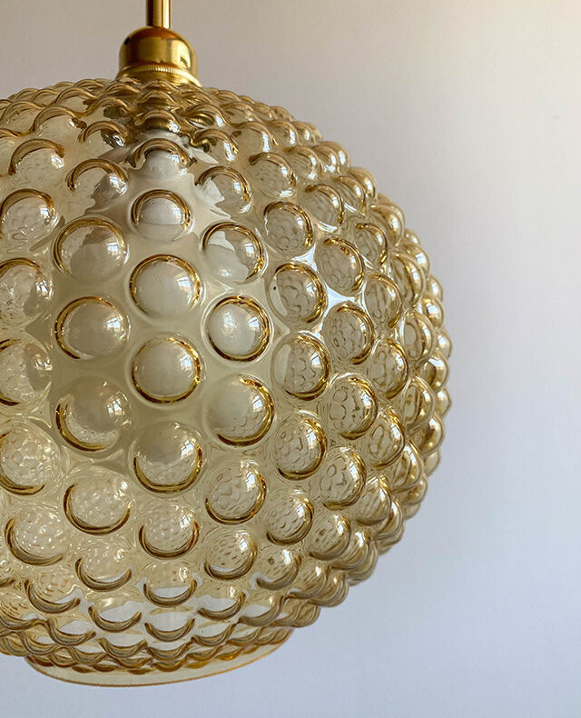 Amber bubble globe suspension