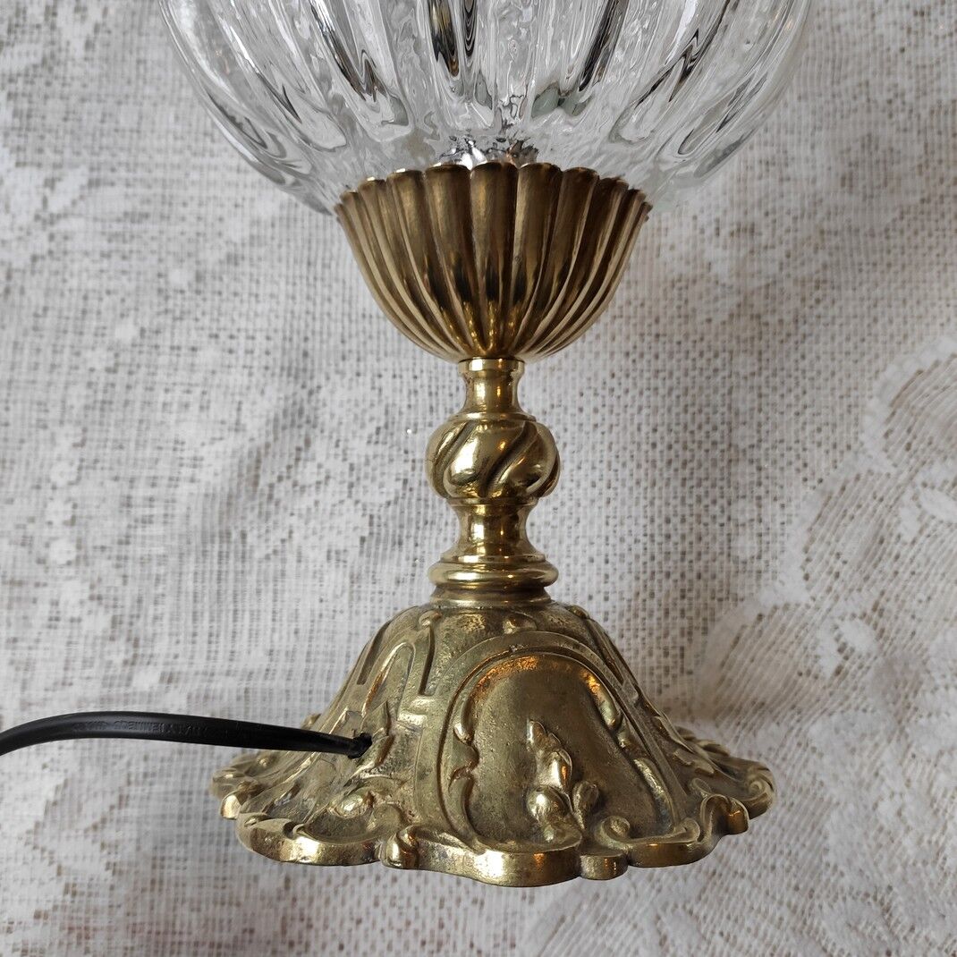 Bronze lamp and globe