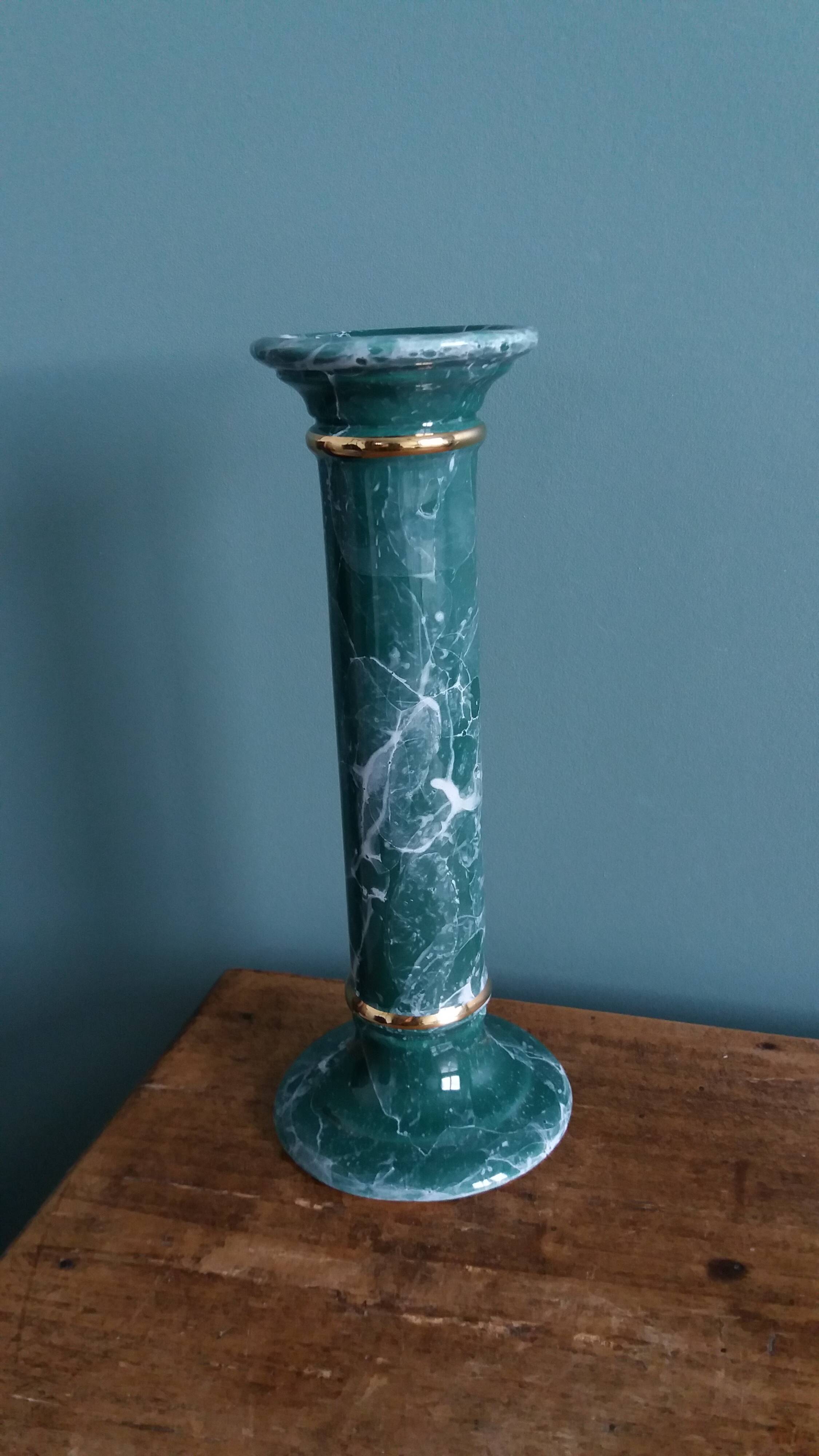 Bougeoir colonne en céramique effet marbre vert et or