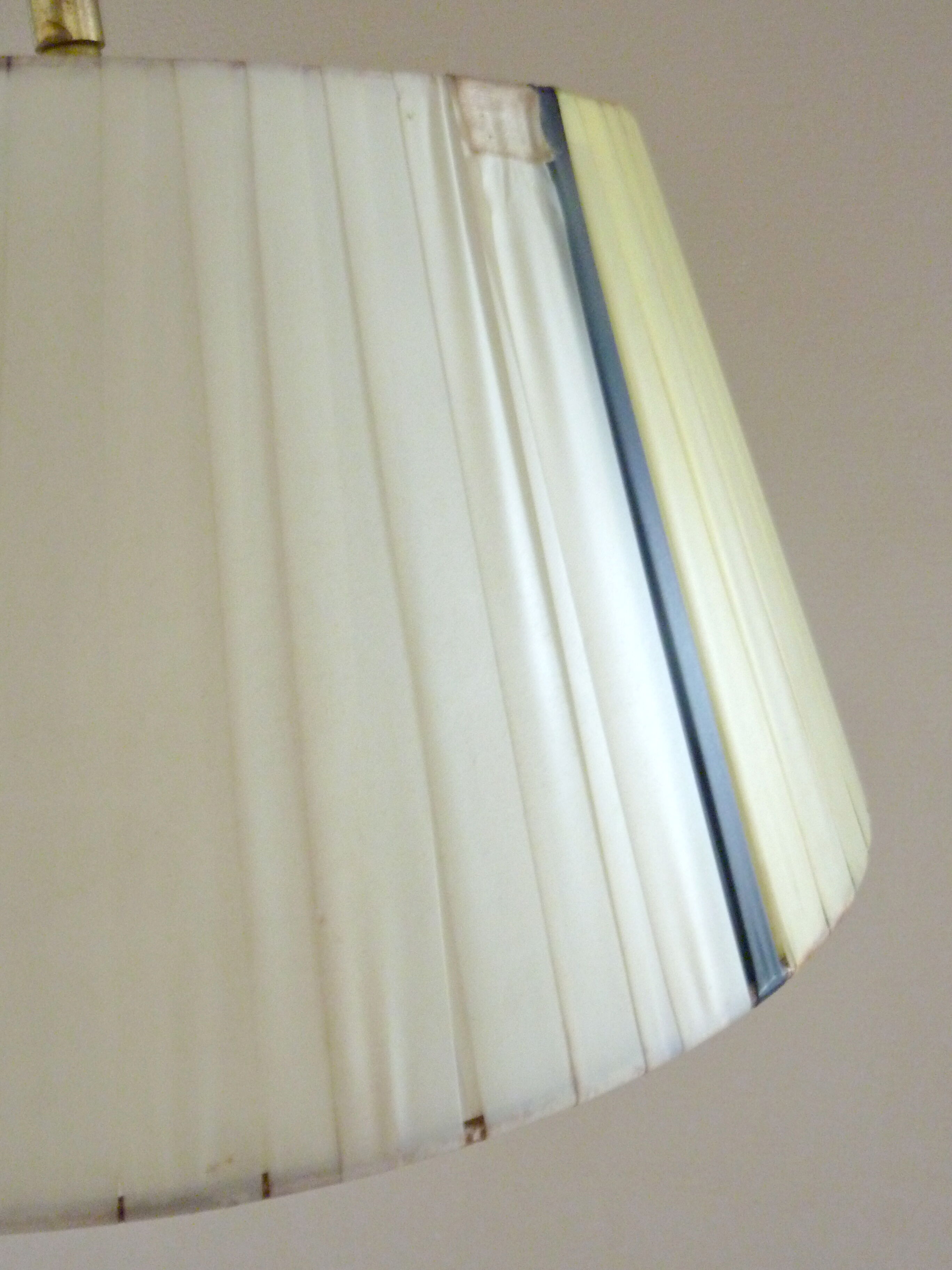 Lampadaire avec tablettes en teck et laiton des années 60