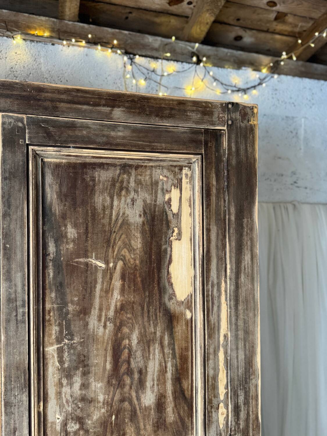 L’armoire ancienne patinée