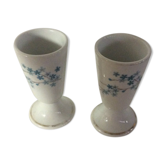 Deux mazagrans en porcelaine