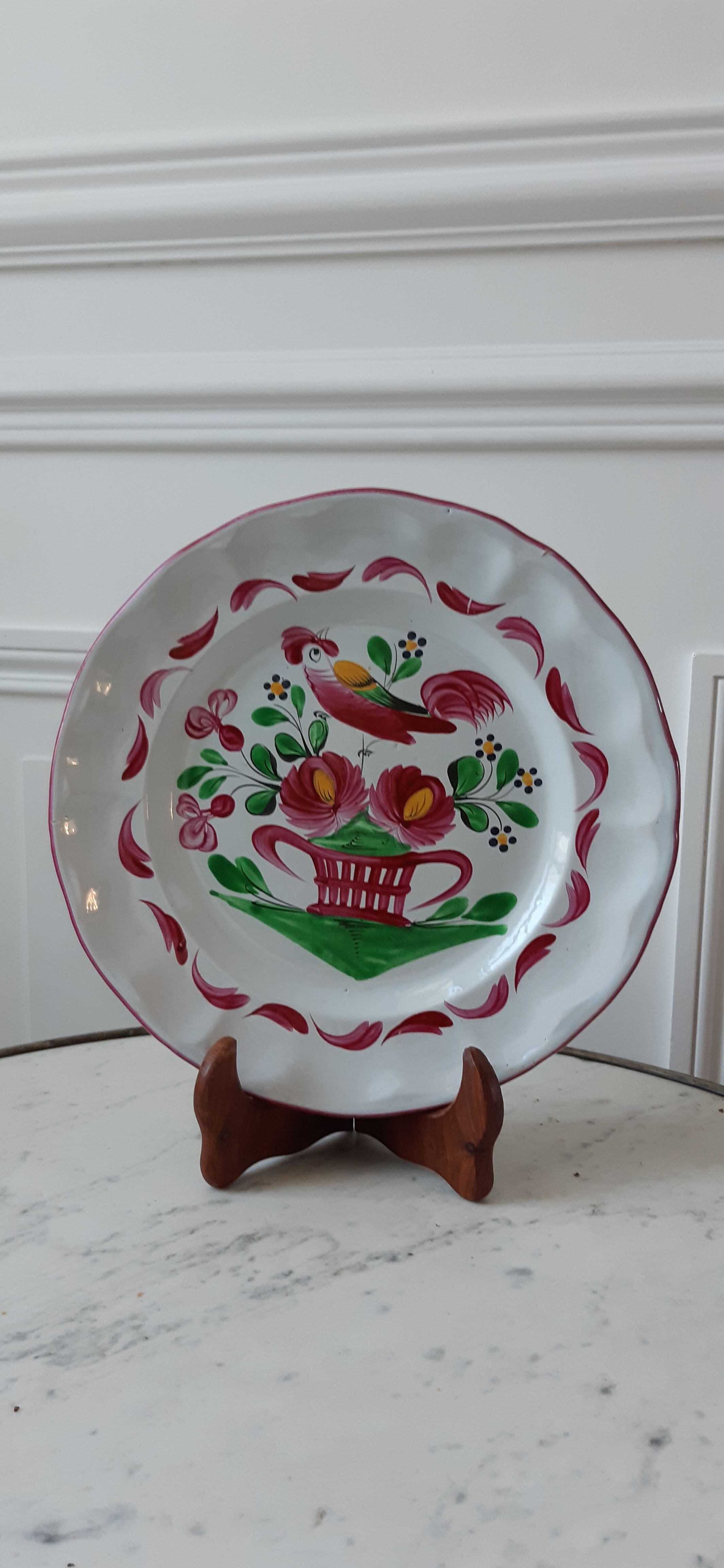 Decorative hand-painted ceramic plate 50s-60s
