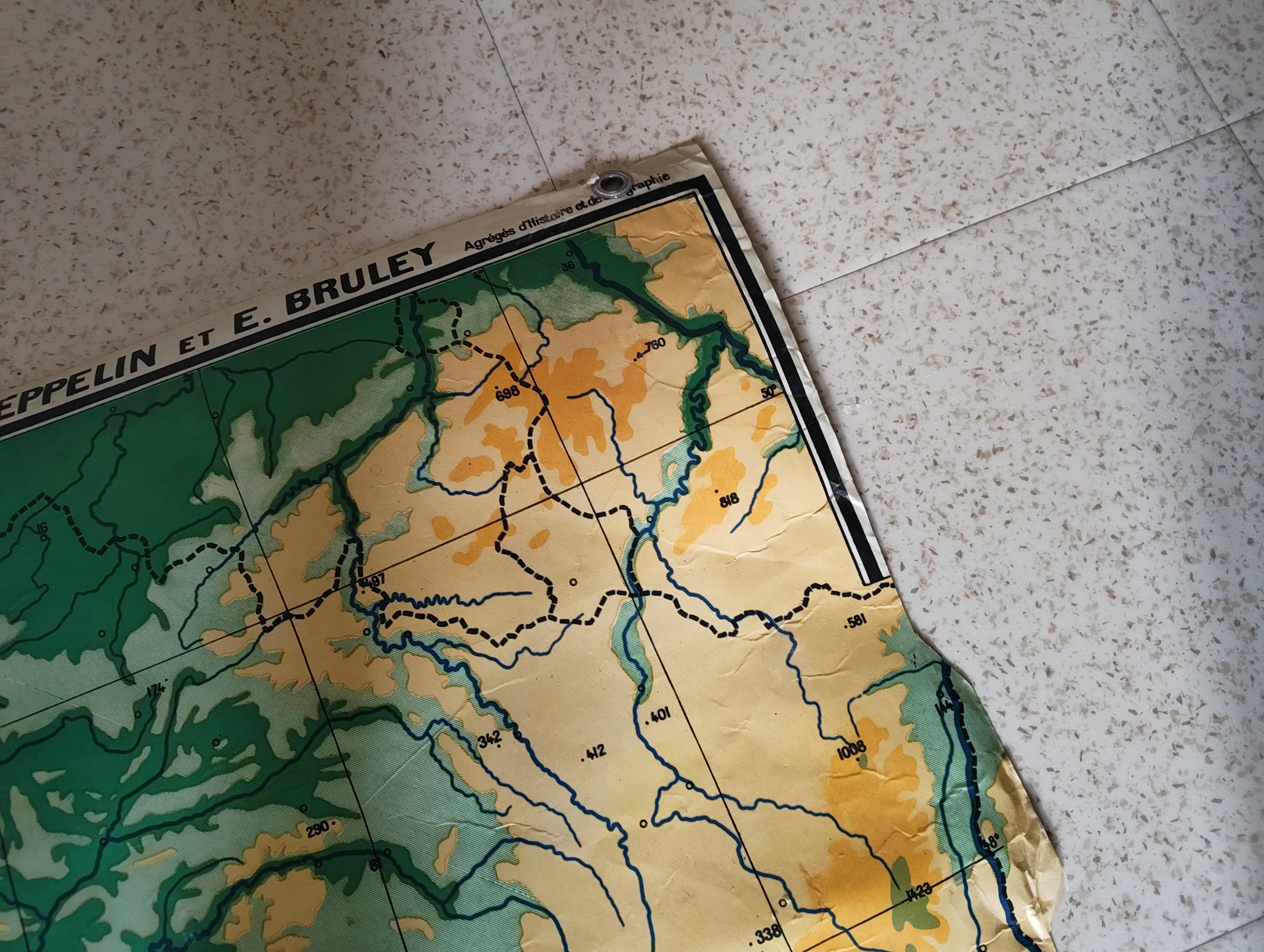 Physical map of France Kaeppeln