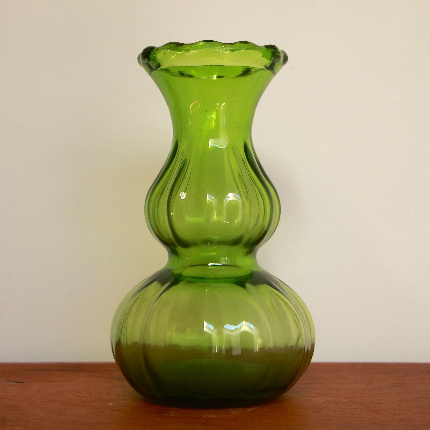 Vase en verre vert