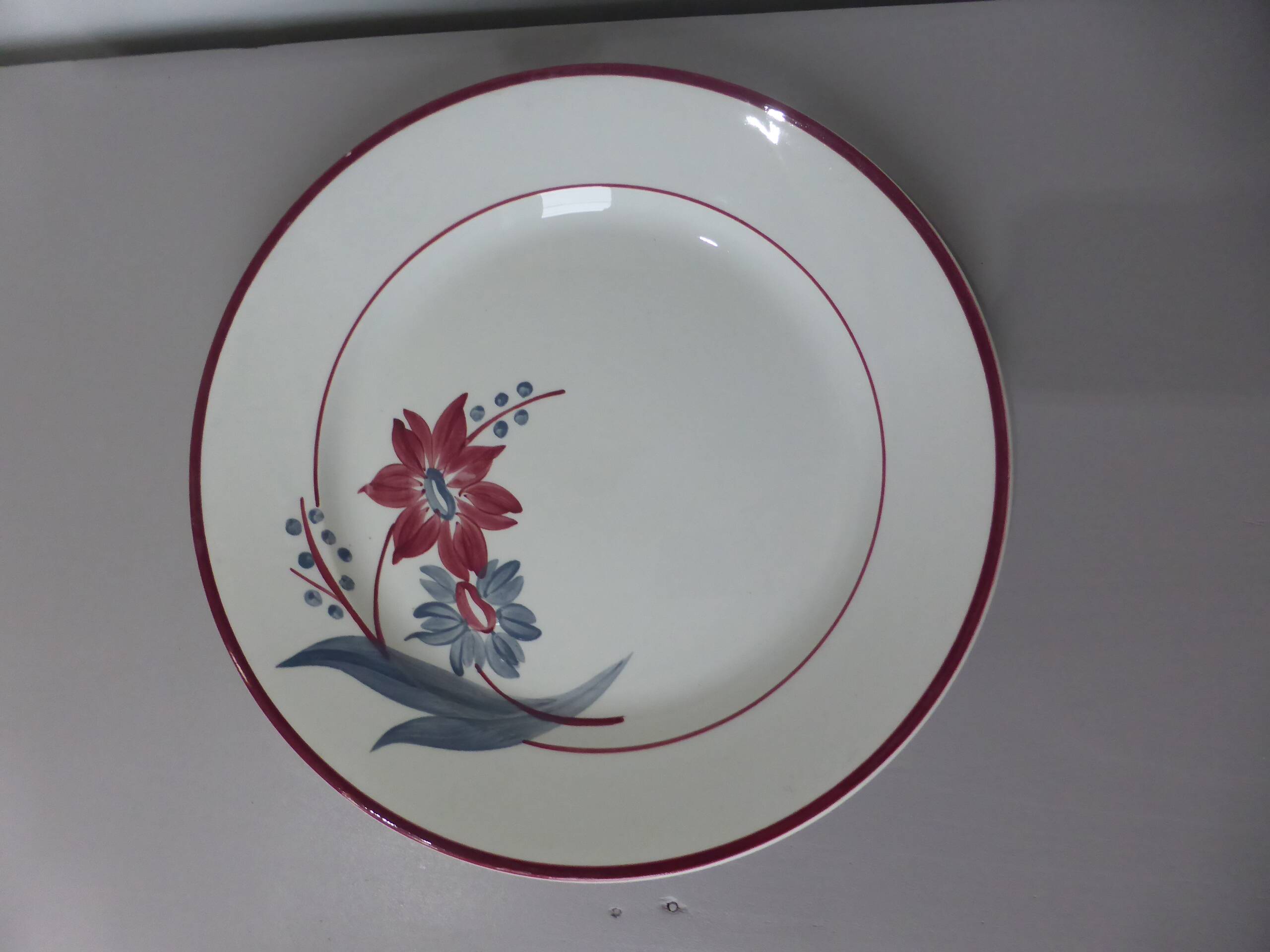 Vintage round plate from Gien model Jeannette 231110