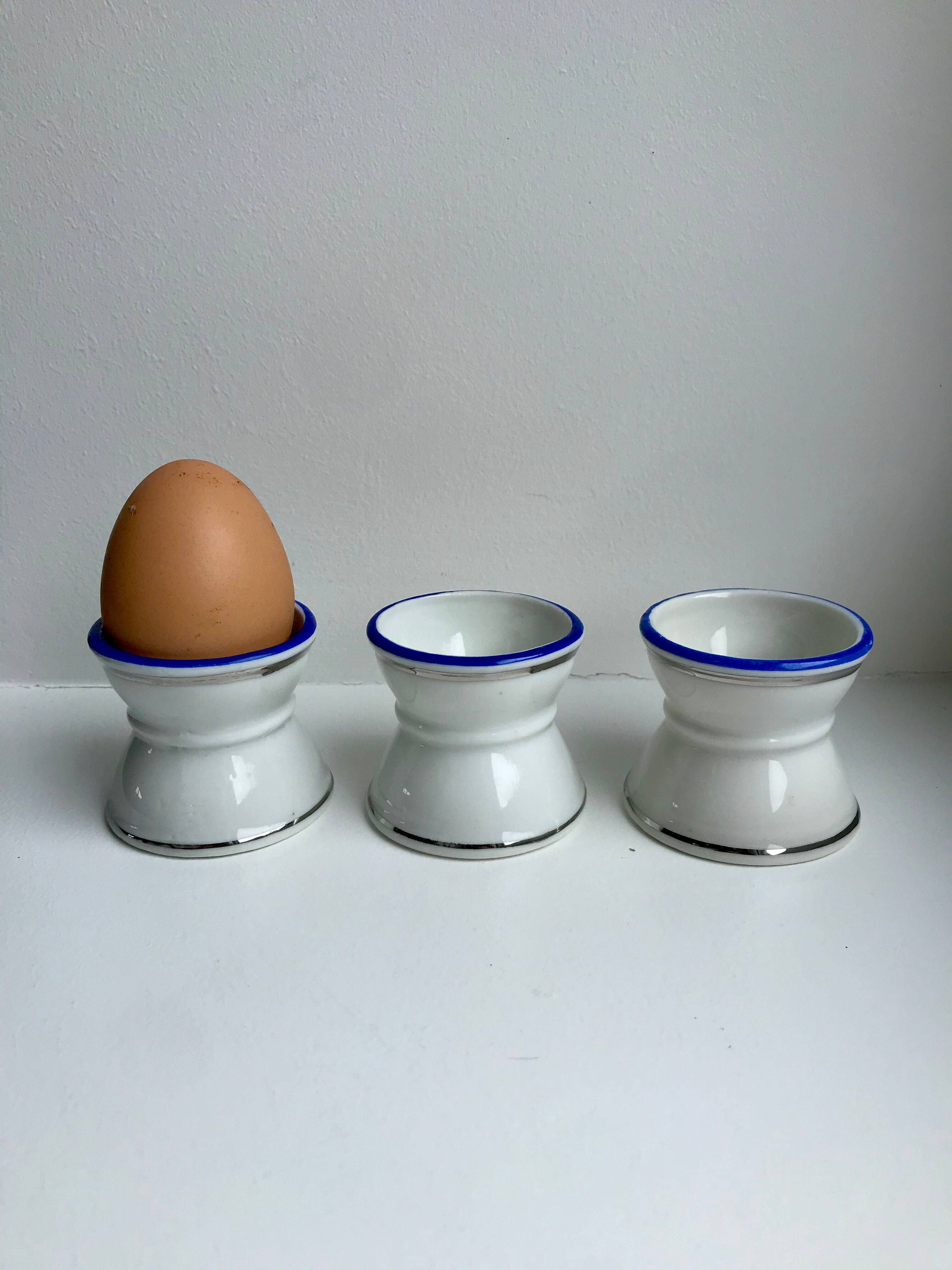 Trio of shells diabolo white edging silver and bright blue 50s