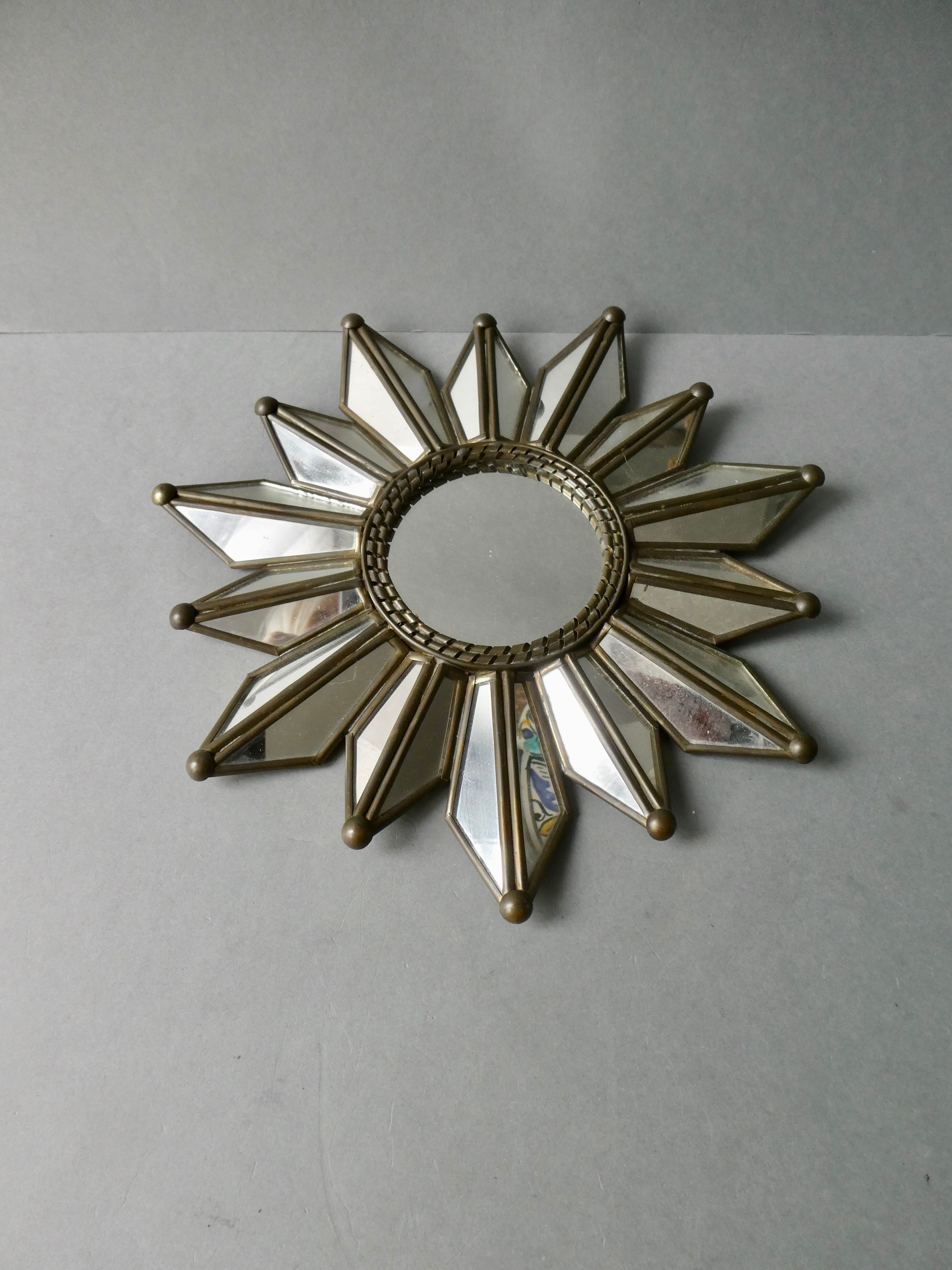 Mirror shape sun with parecloses of mirrors