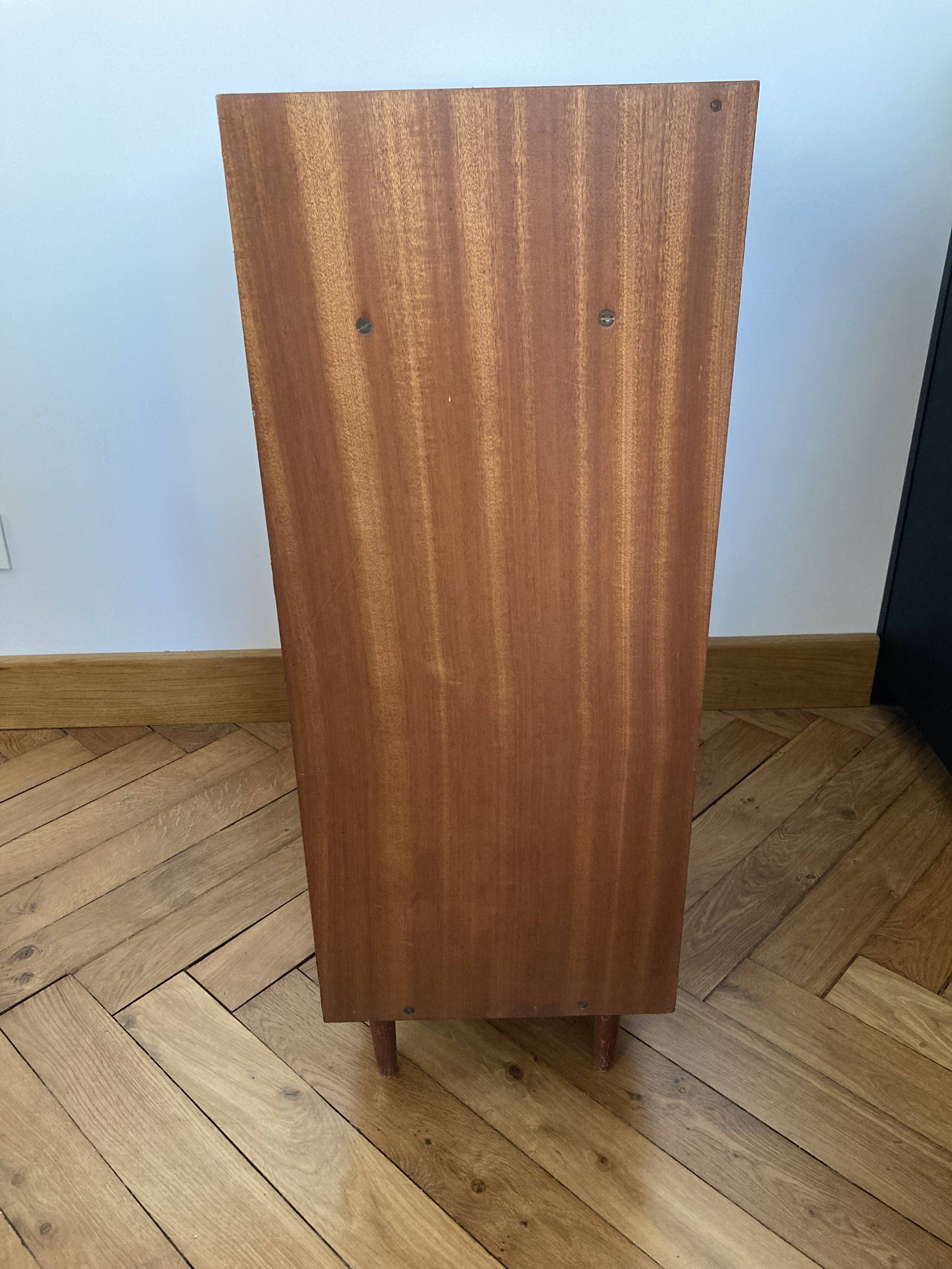 Shoe cabinet