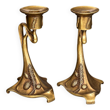 Paire de bougeoirs de style Art Nouveau. Bronze massif.