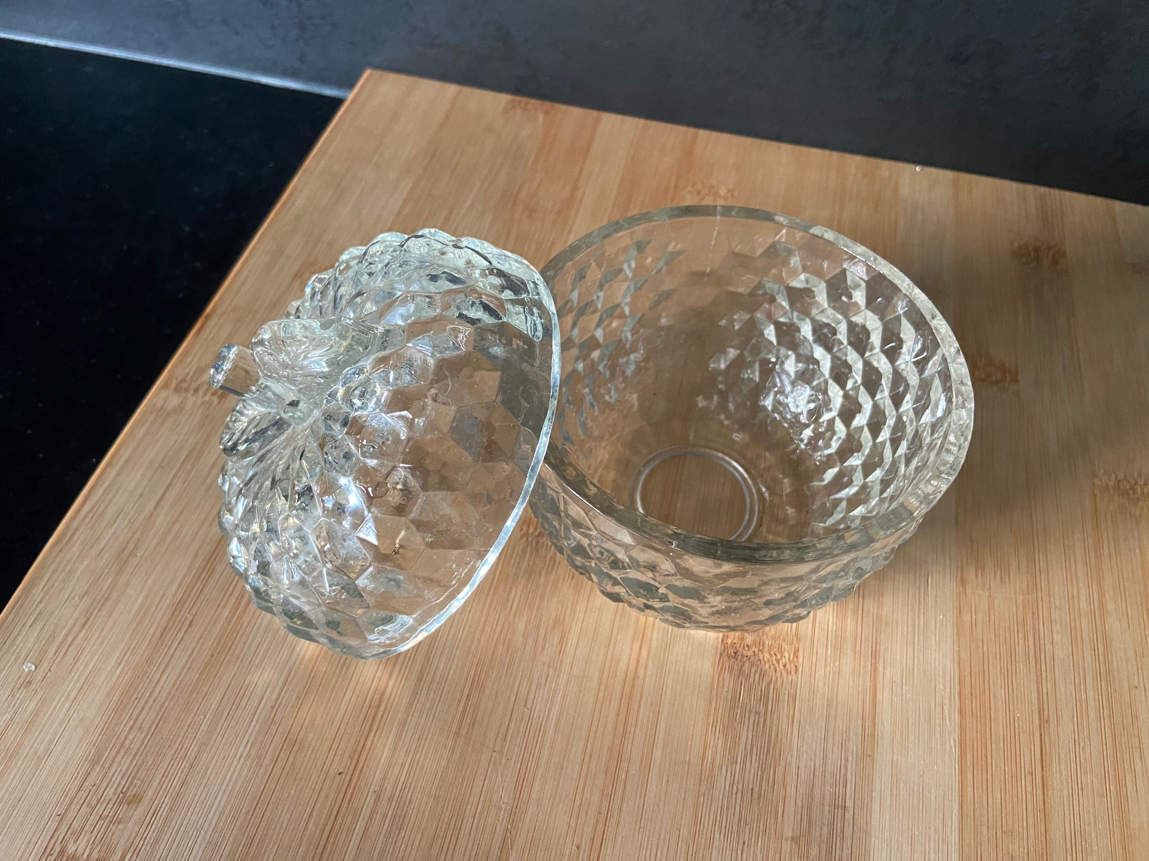 Apple-shaped glass box