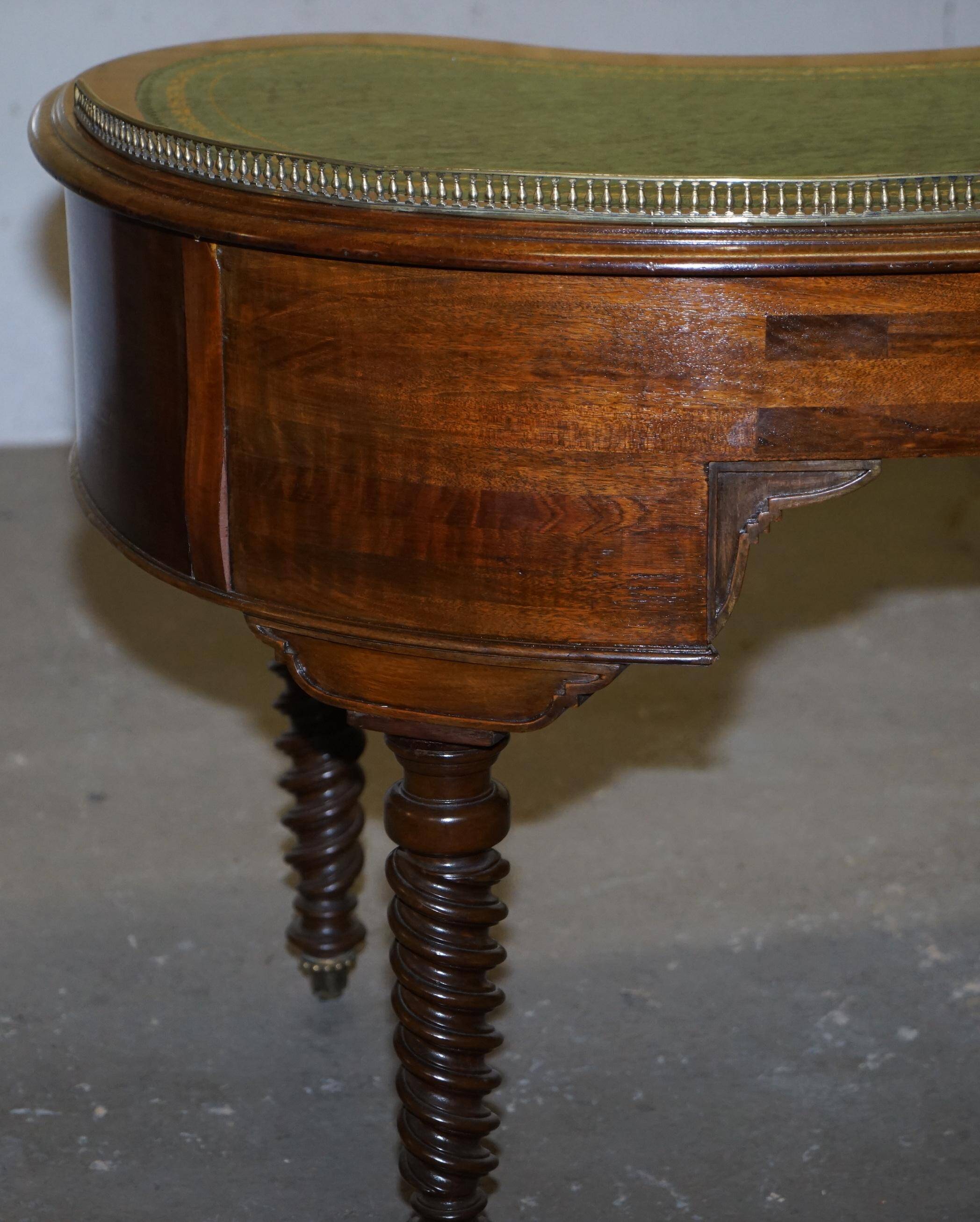 Bureau Kidney de Campagne Militaire Regency de Gillow's of Lancaster avec Galerie en Laiton