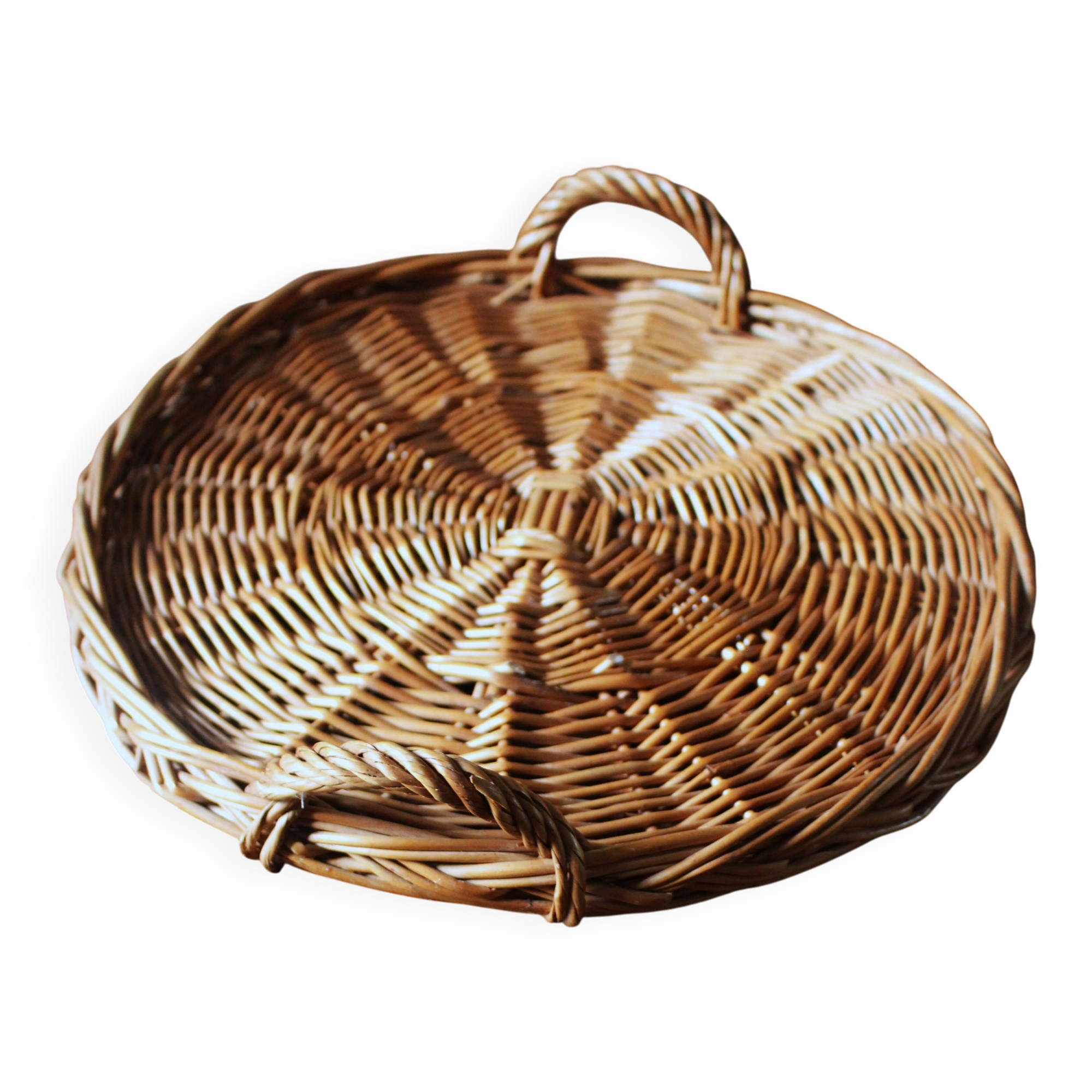 Medium round dark wicker plateau with two handles.