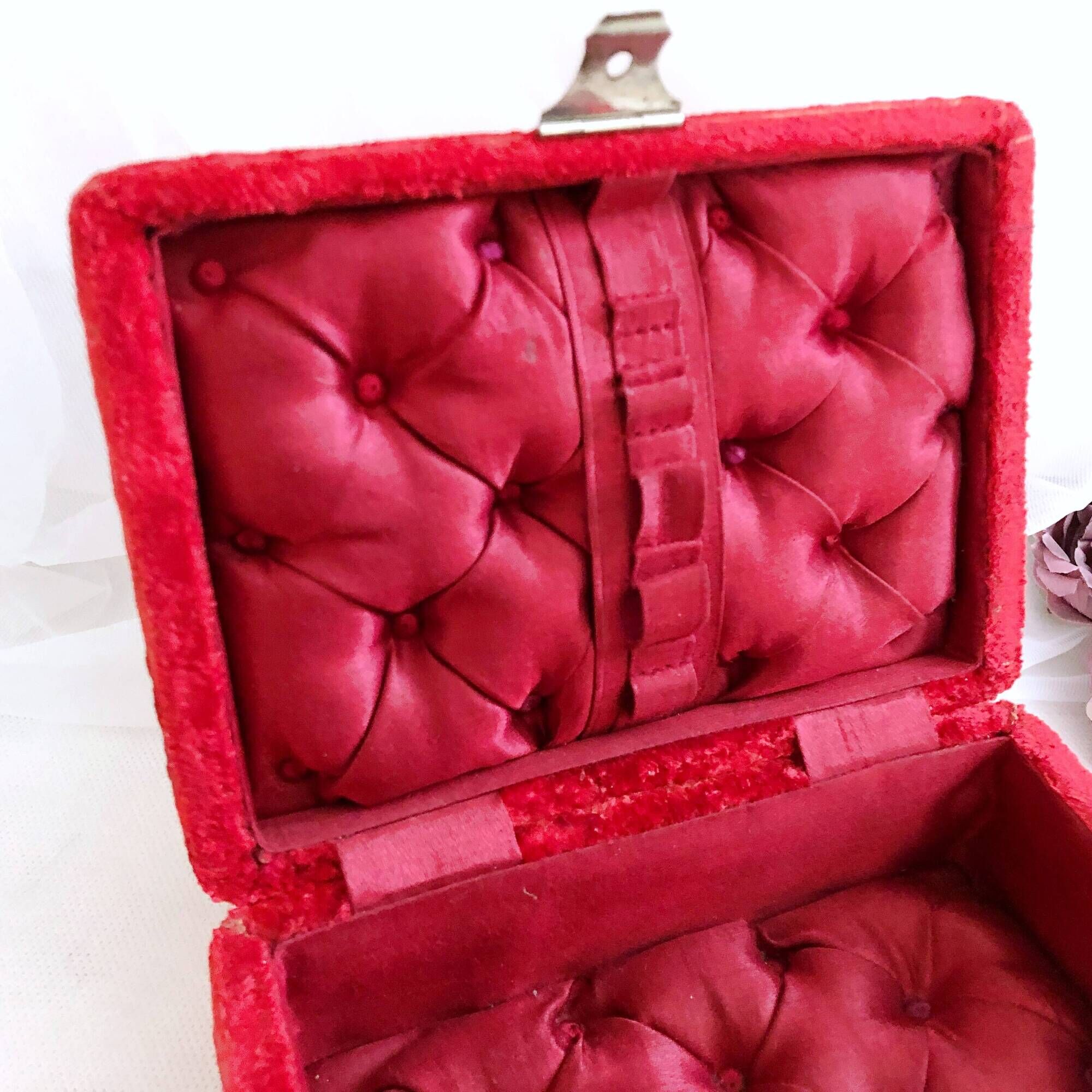 Sewing box padded with red silk, Napoleon III style
