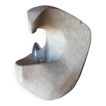 Sculpted stone lamp from the 1970s, signed.