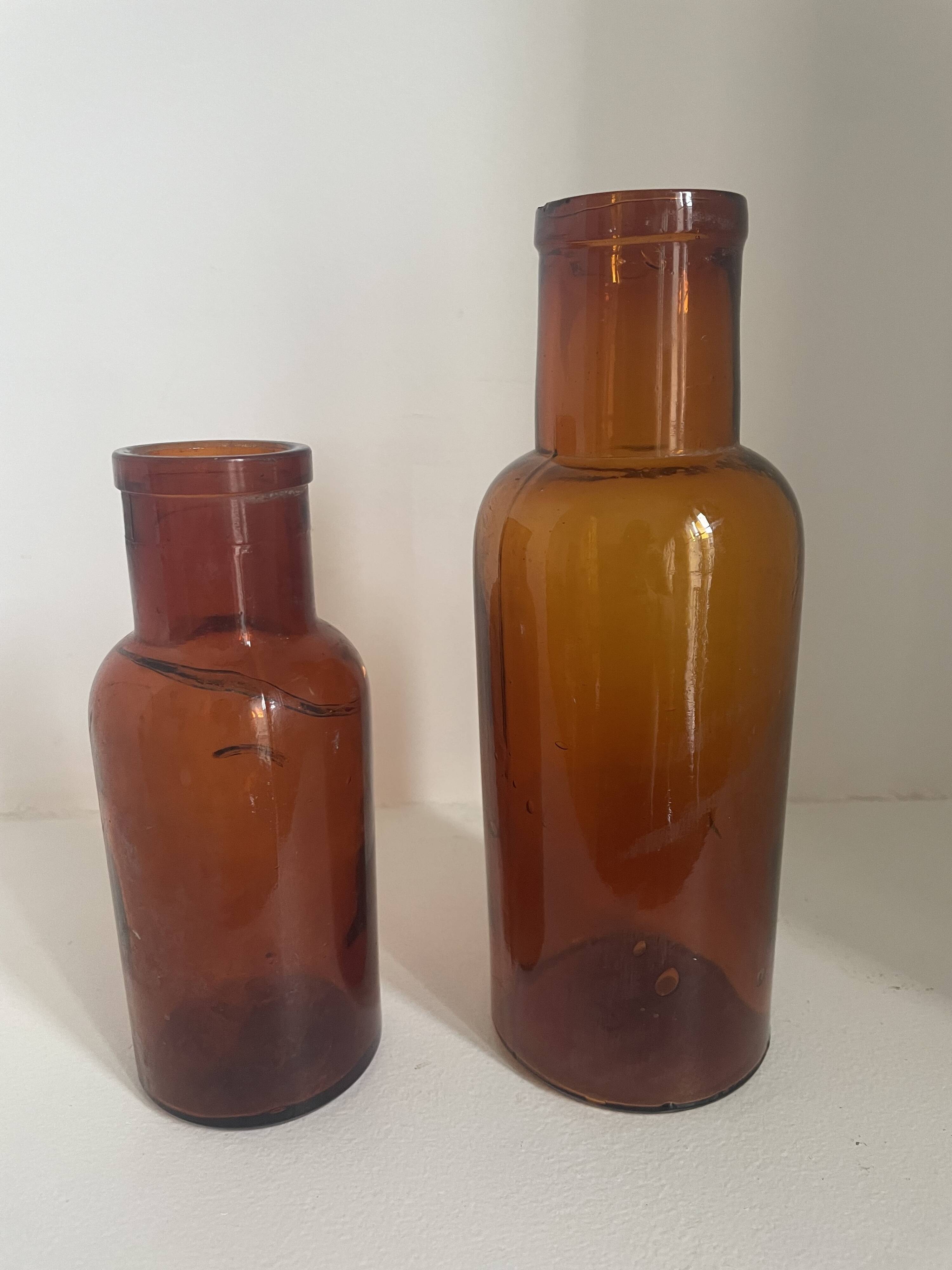 Set of 13 decorative items