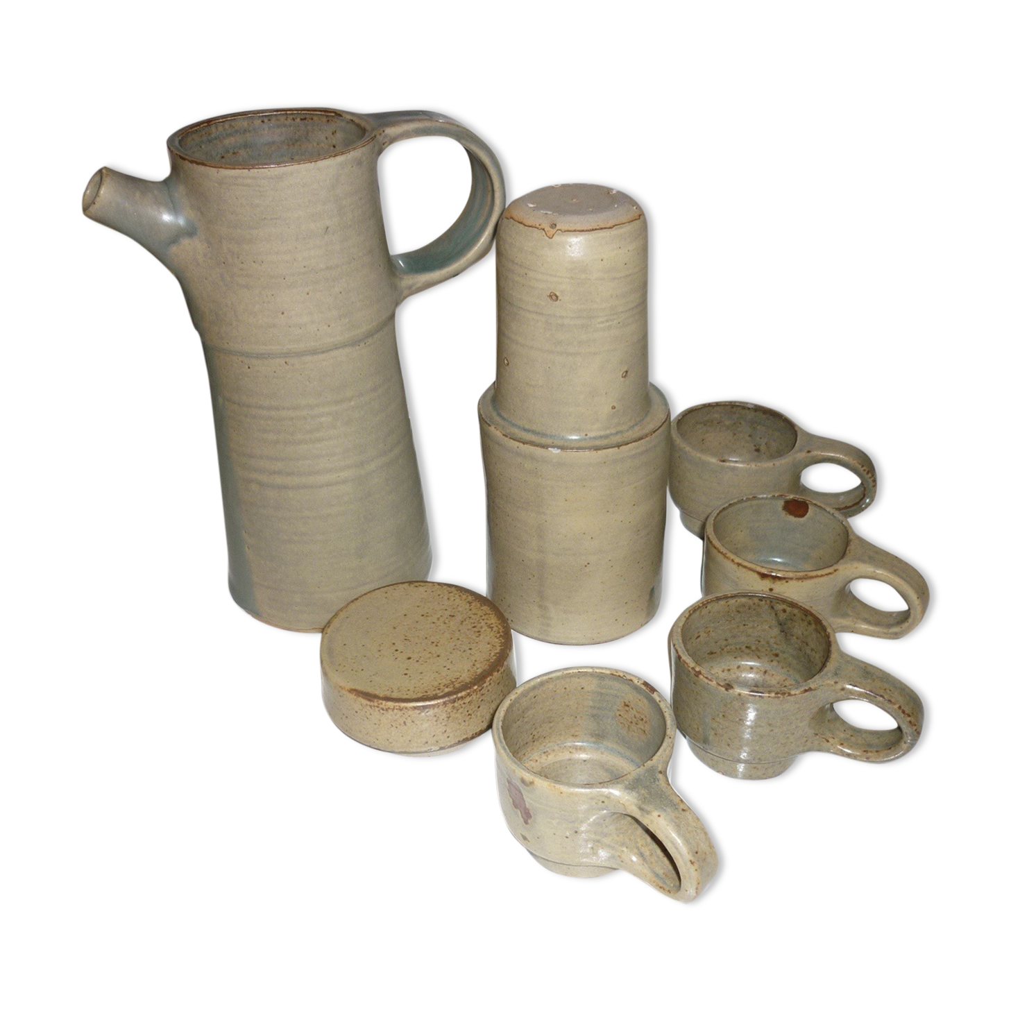 High coffee or teapot and 4 cups in sandstone