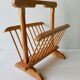 Porte revues en bois clair des années 60