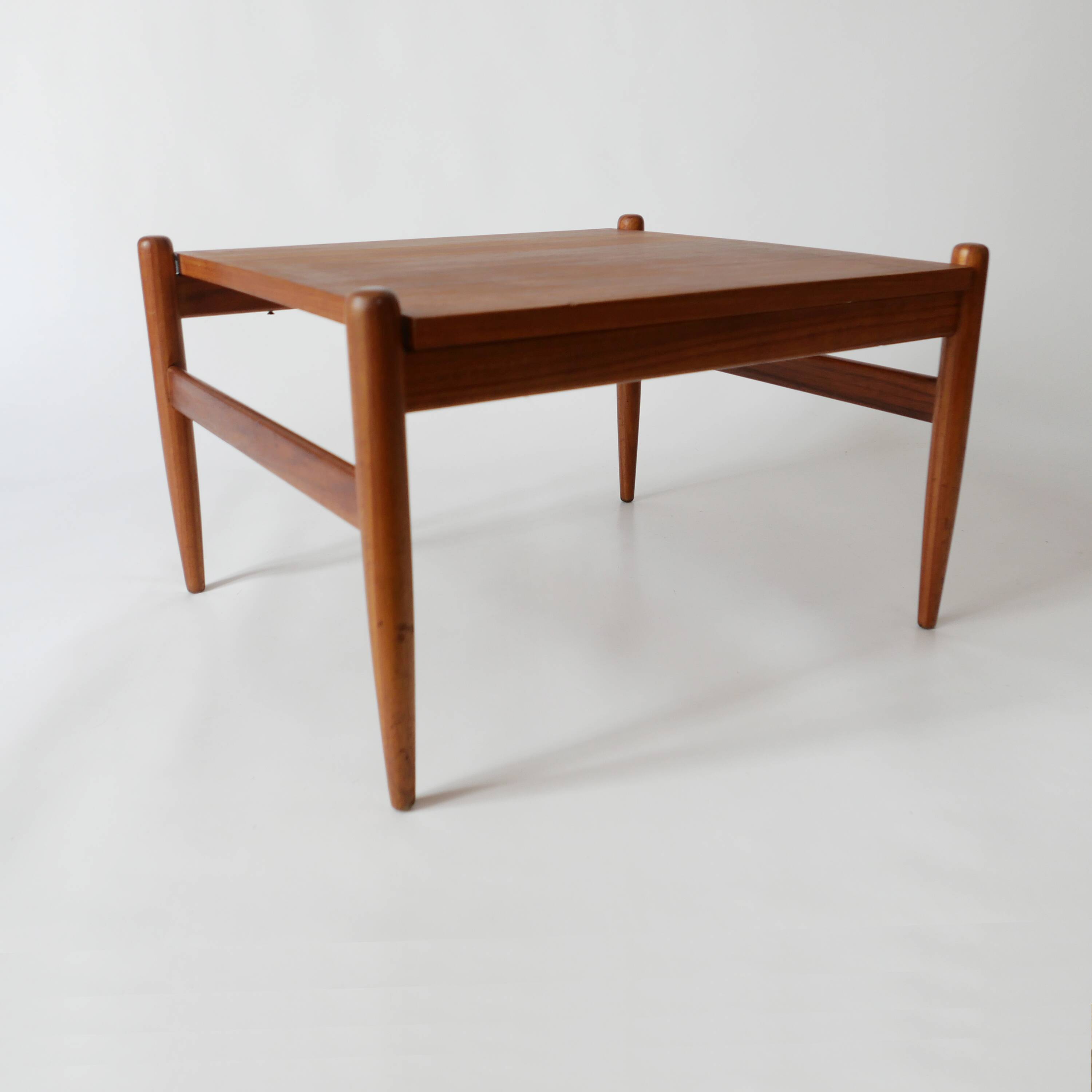 Scandinavian vintage coffee table design 1960 in teak 60s 70s ALF SVENSSO