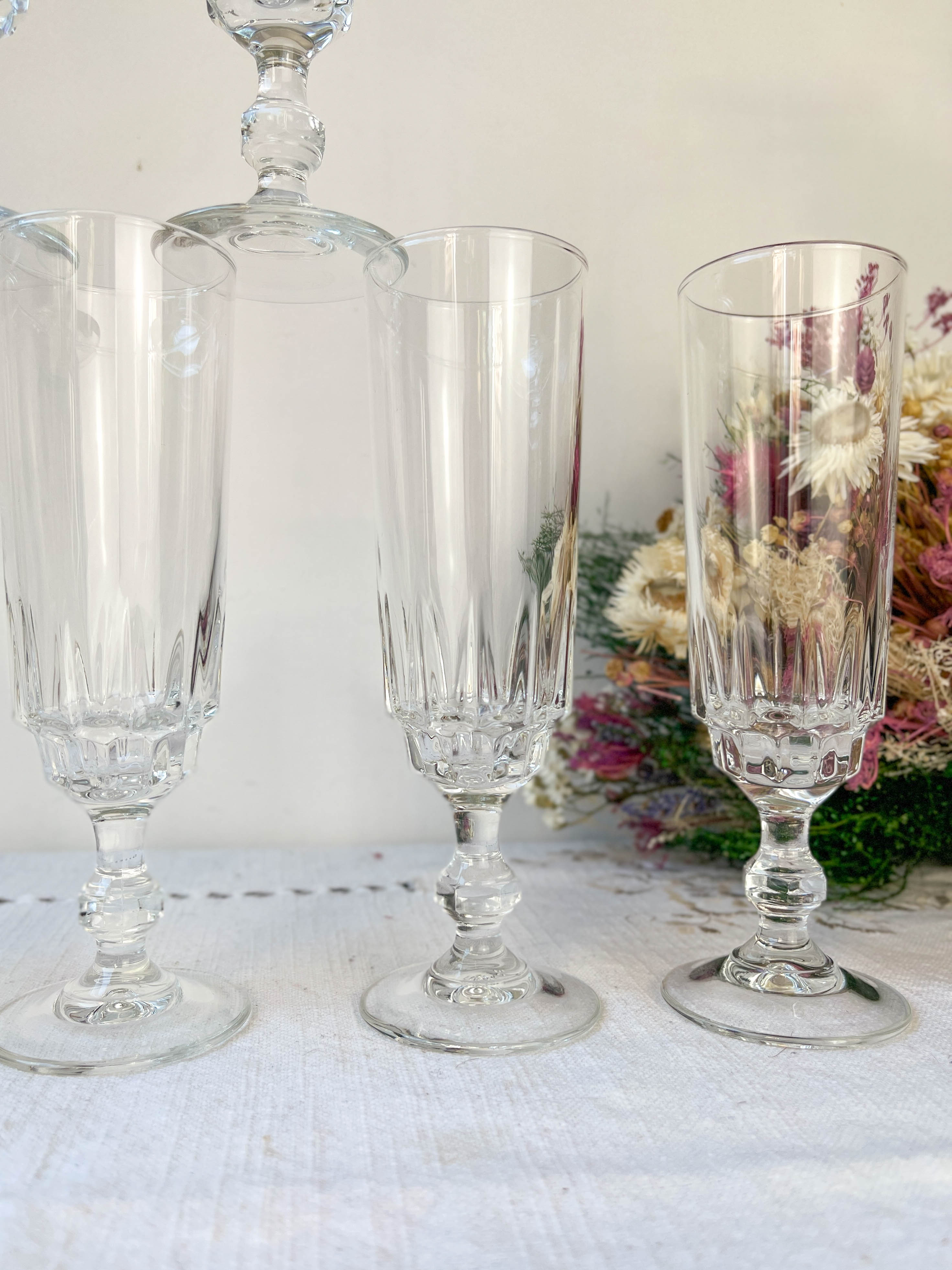 7 Luminarc champagne flutes, Lance model, 1970, made in France
