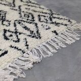 Moroccan Berber wool rug 222 x 142 cm
