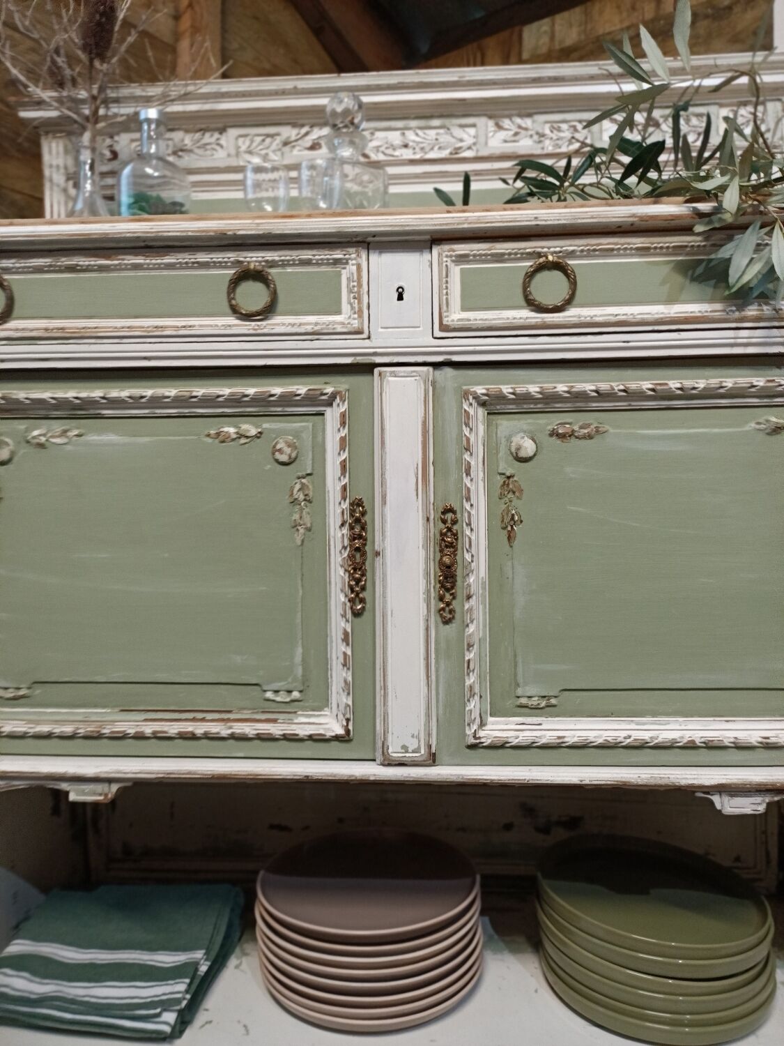 Patinated buffet service