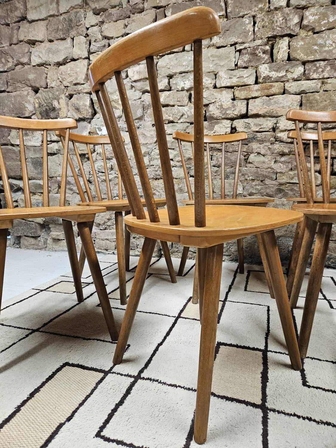 Lot de huit chaises barreaux vintage  bistrot auberge  1960
