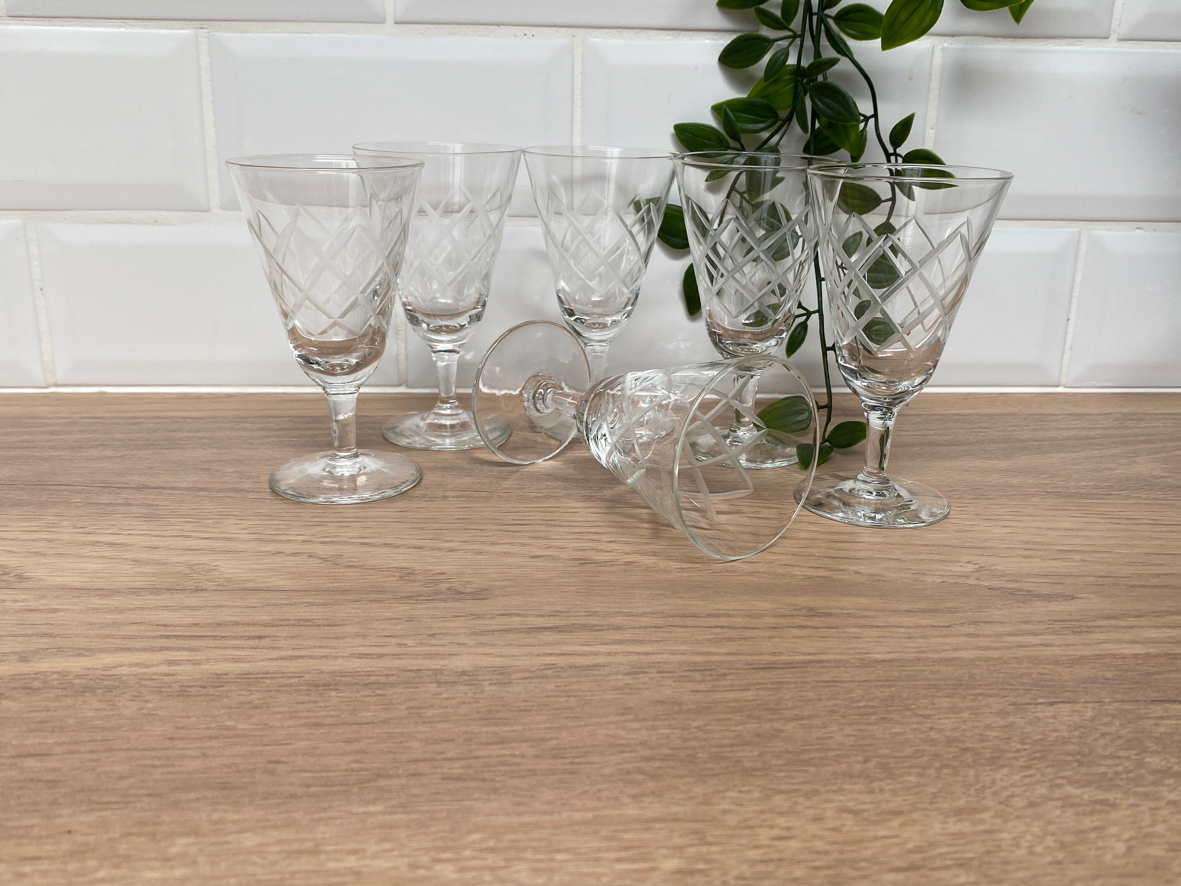 Set of 6 white wine glasses