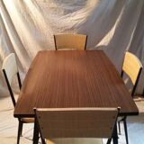 Table formica and its chairs