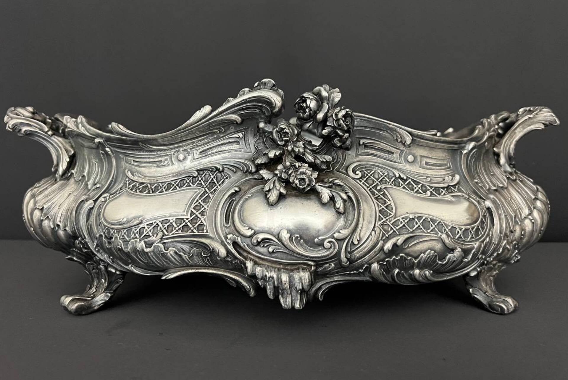 Large table planter in silvered bronze, Louis XV style.