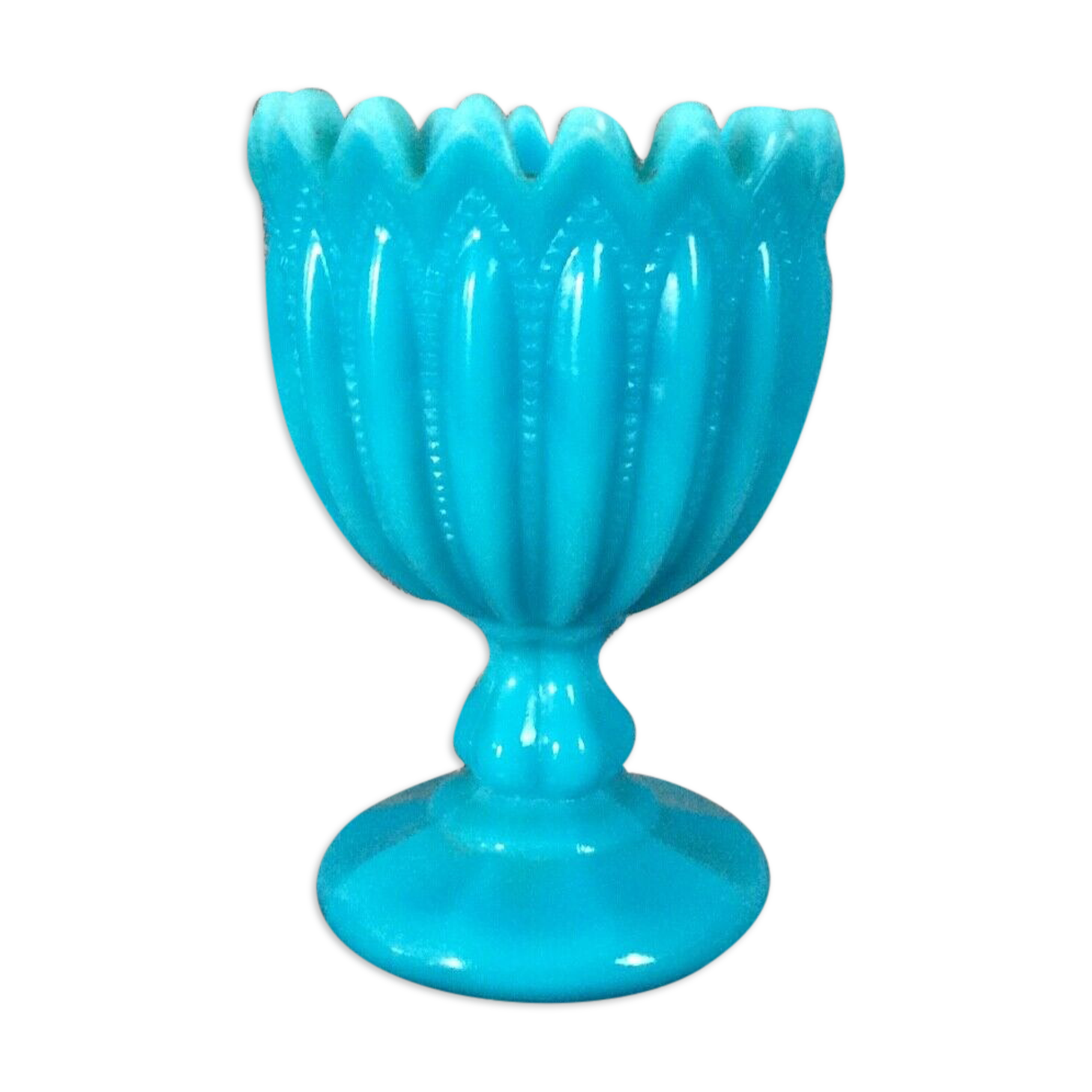 Empty fair opaline pocket