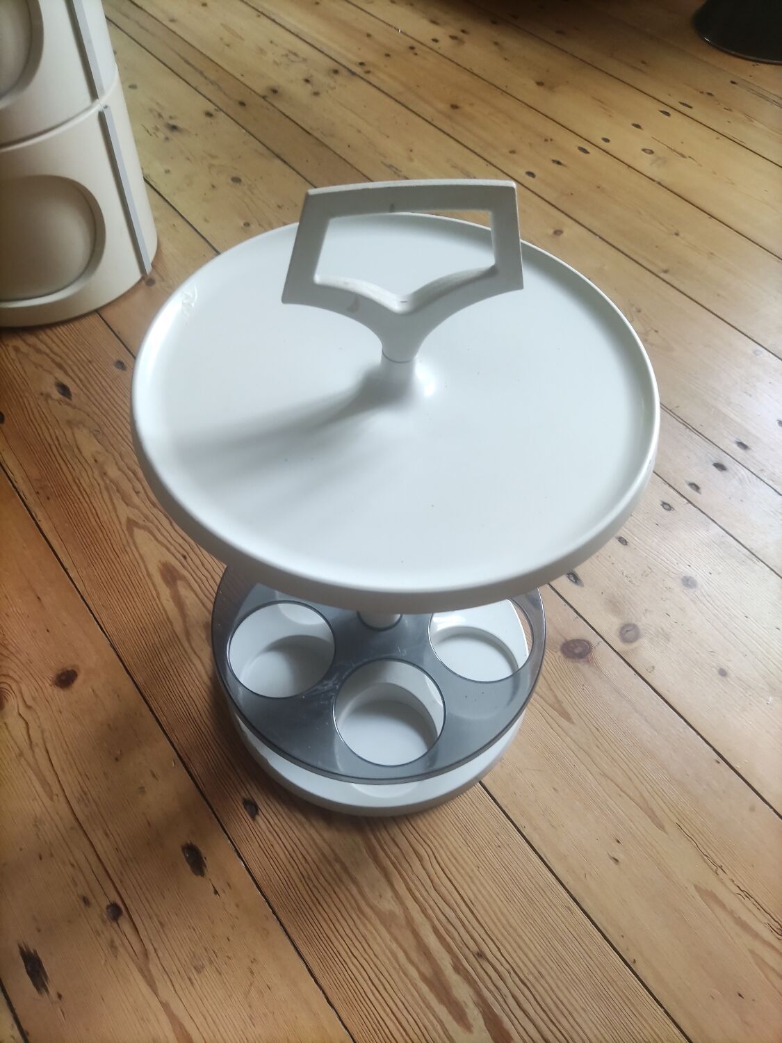 Vintage flair portable bar