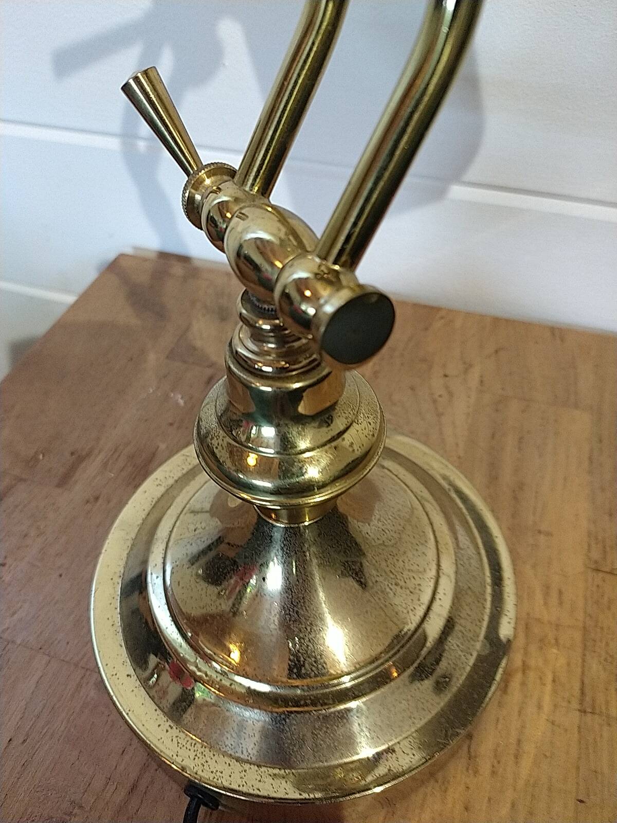 Notary or banker lamp.