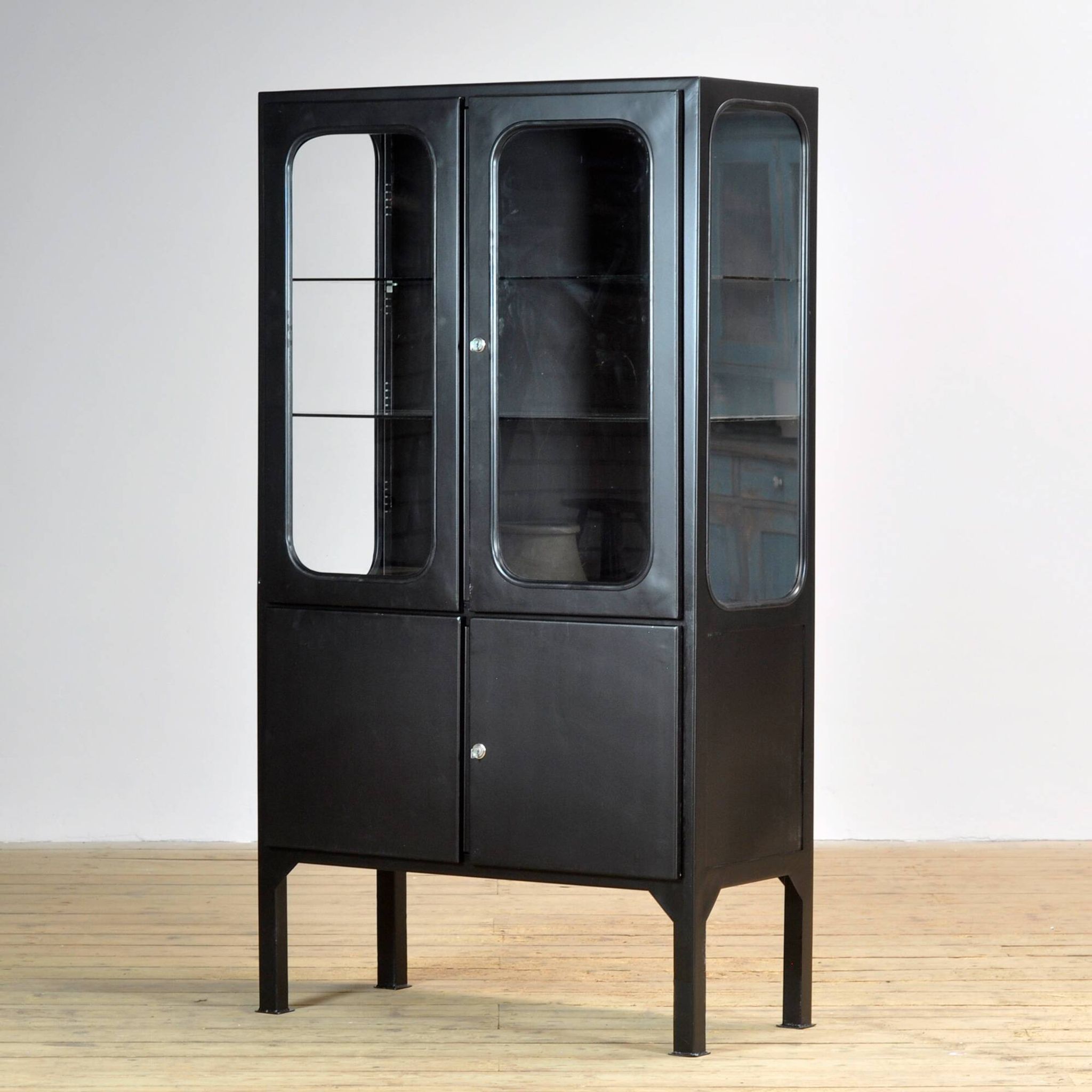 Cabinet médical vintage, années 1970