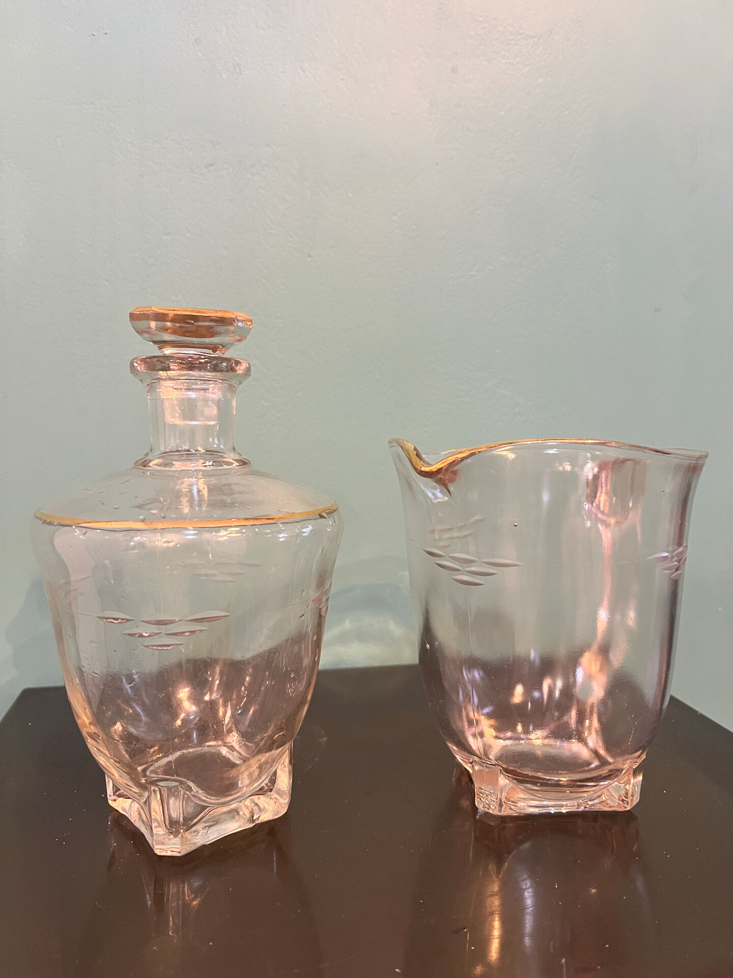 Vintage glass table service, square base and gold trim – Years