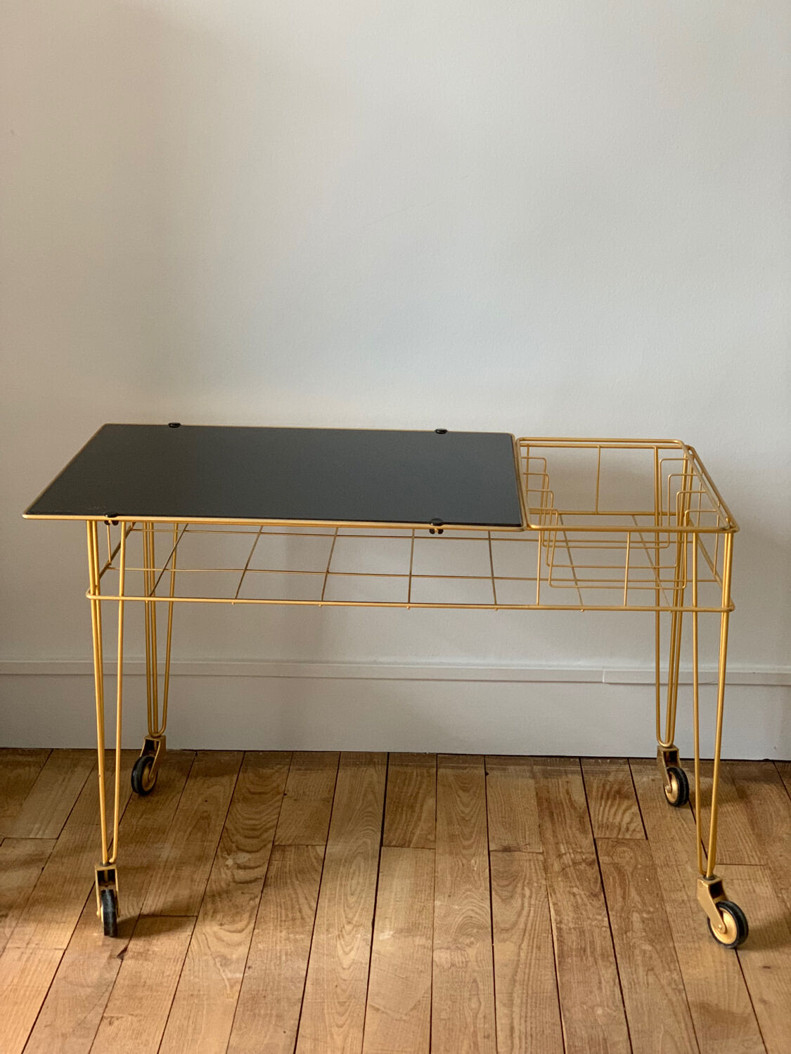 Table desserte vintage sur roulettes