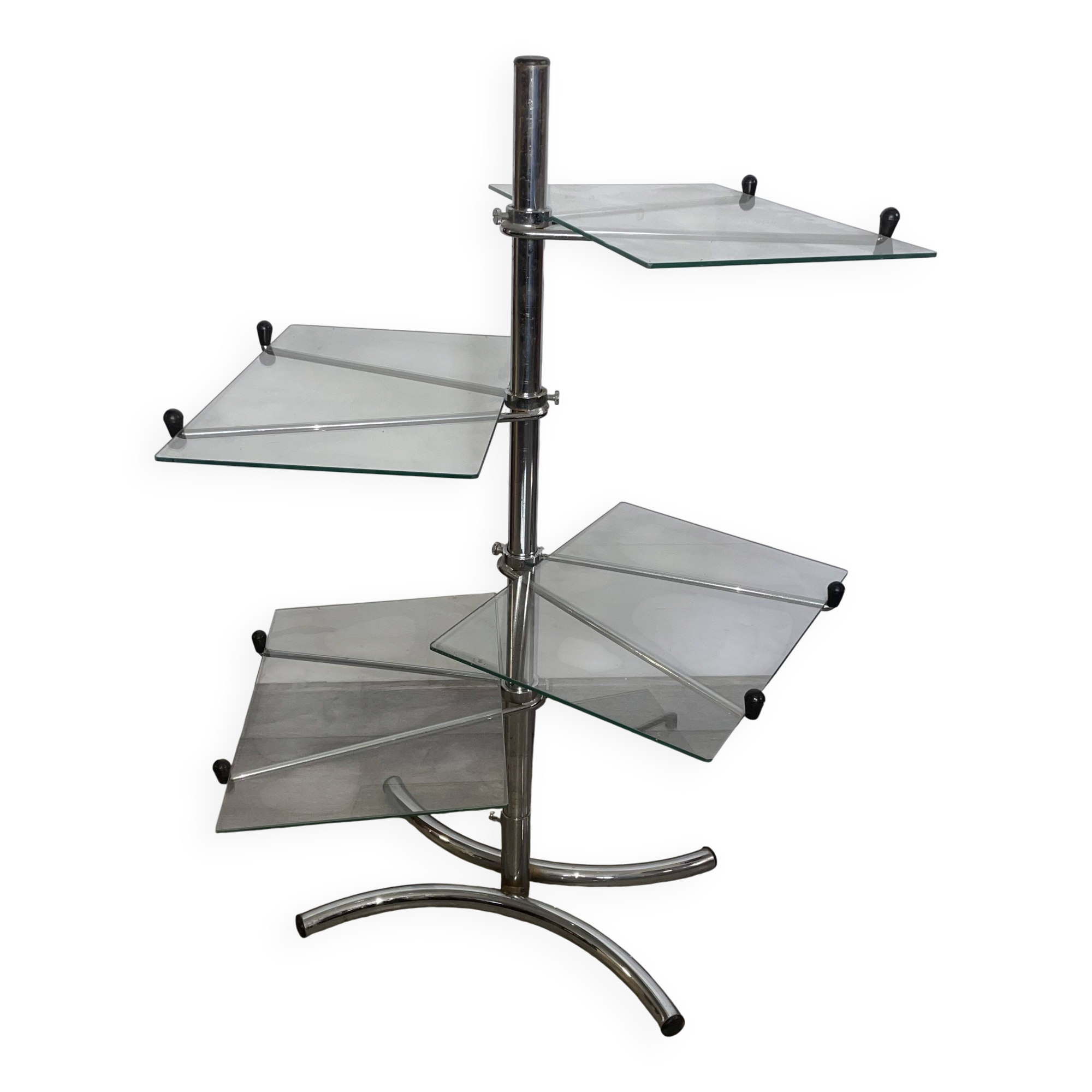 Four-tier rotating shelf in chrome metal