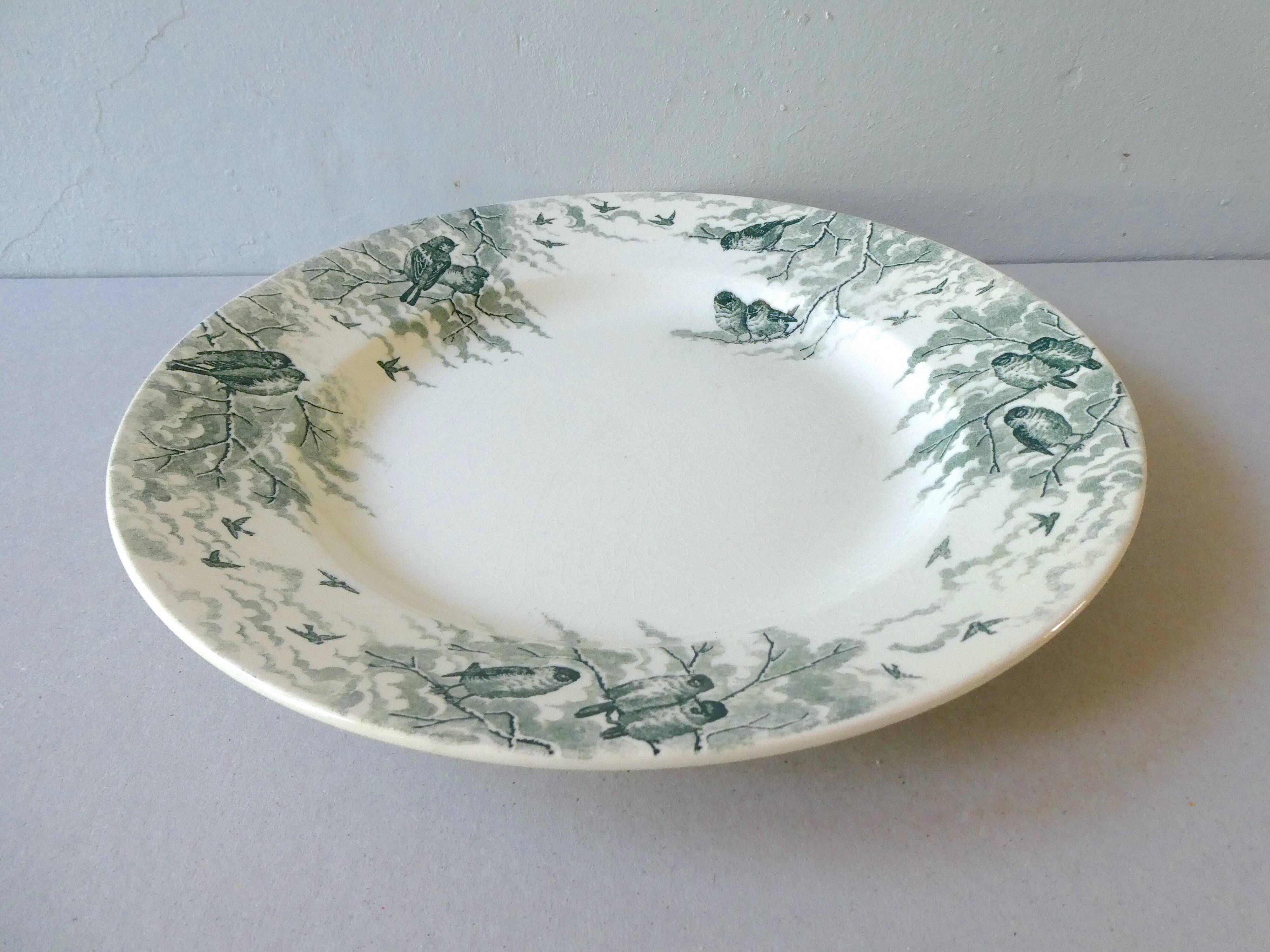 Round dish Sarreguemines, bird décor, model Snow, 1900