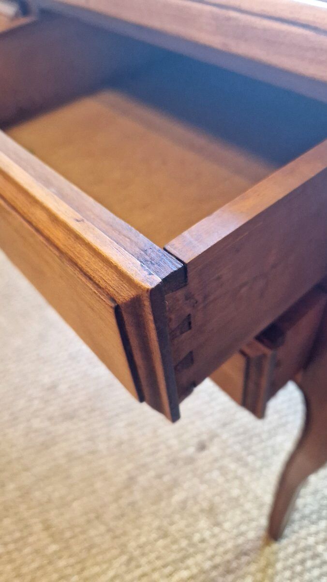 Cherry wood desk in Louis XV style