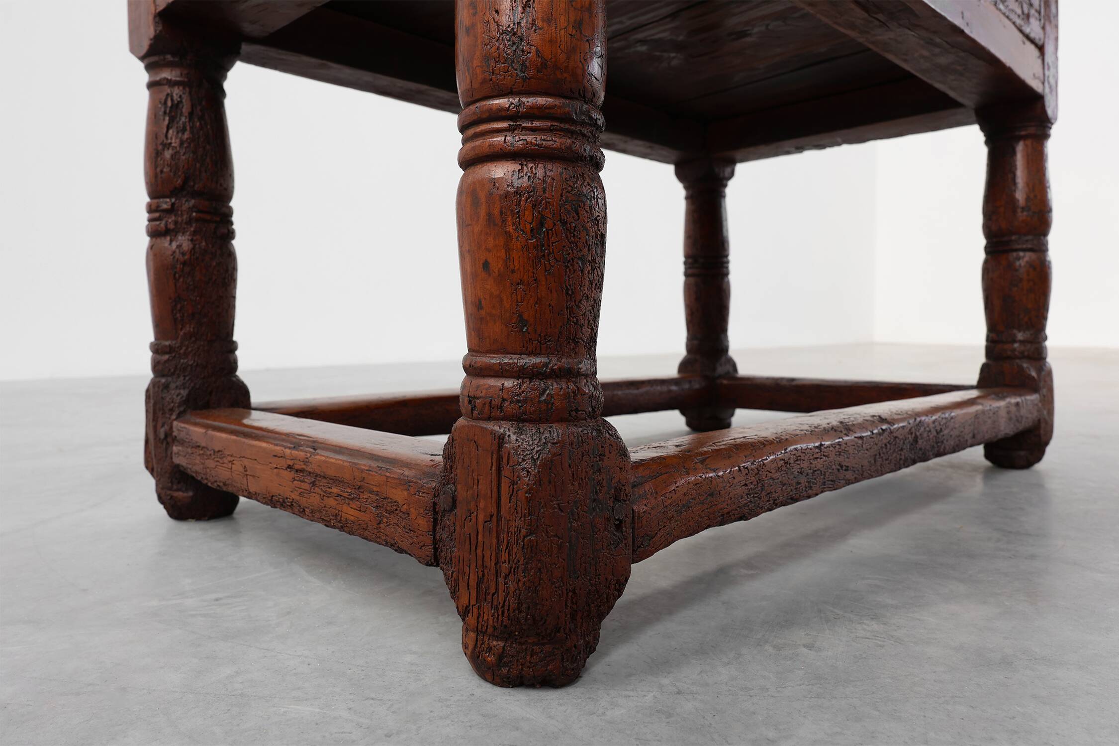 Oak hand-carved side table in wabi wabi style, Spain, 17th Century