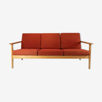 Three seater sofa of oak and red wool fabric designed by Hans J. Wegner