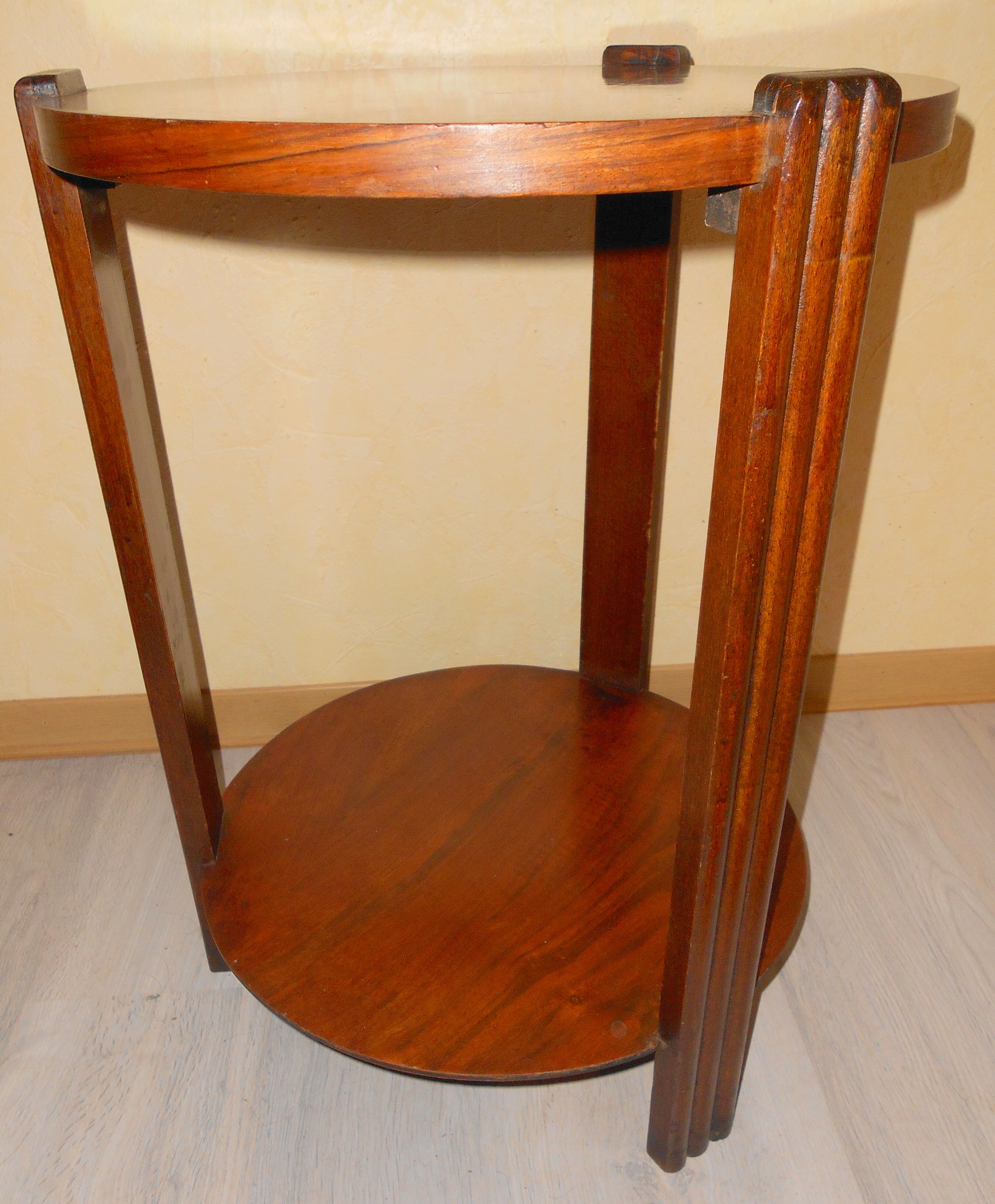 Pedestal table round vintage