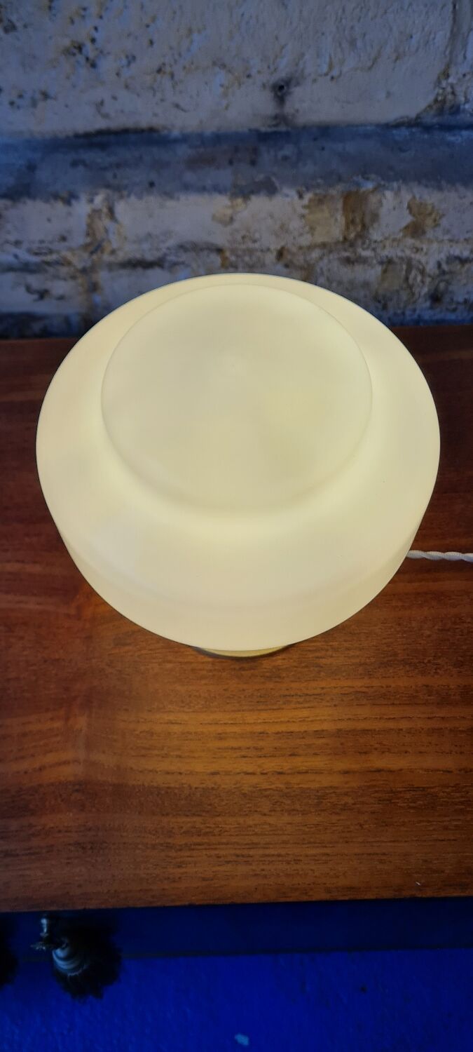 Opaline table lamp